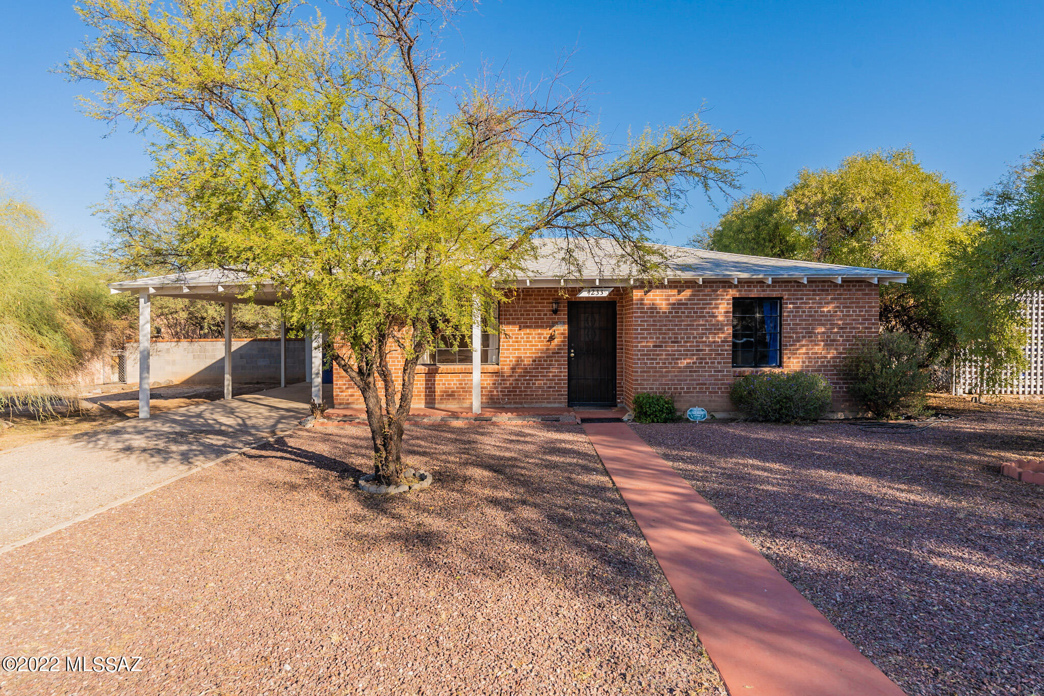 4233 E Linden Street