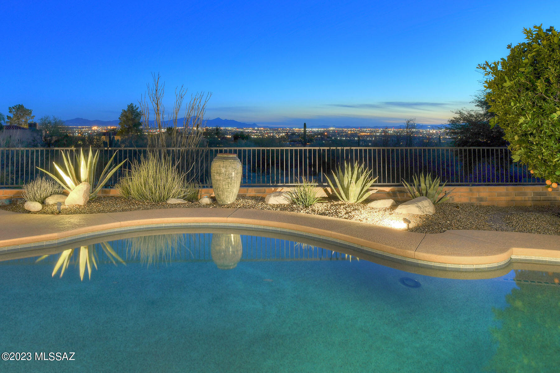 6830 E Loma Del Bribon