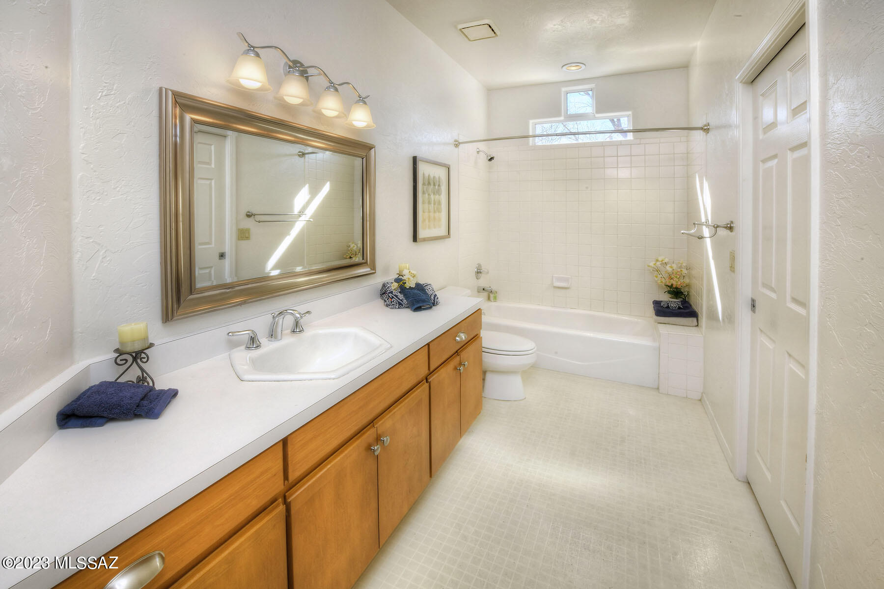 4910 N Avenida De Suzenu