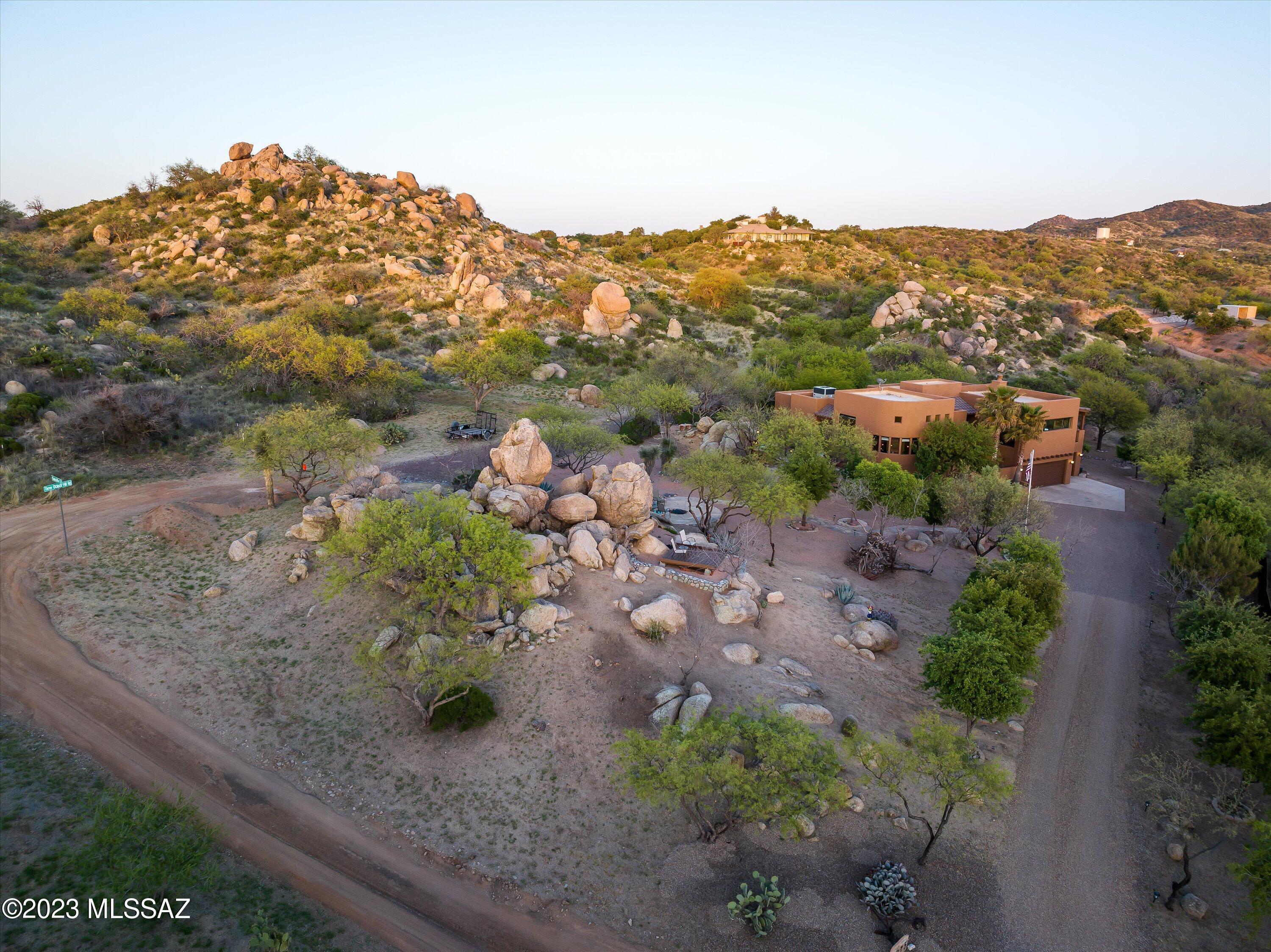 875 N Oakcliffe Court