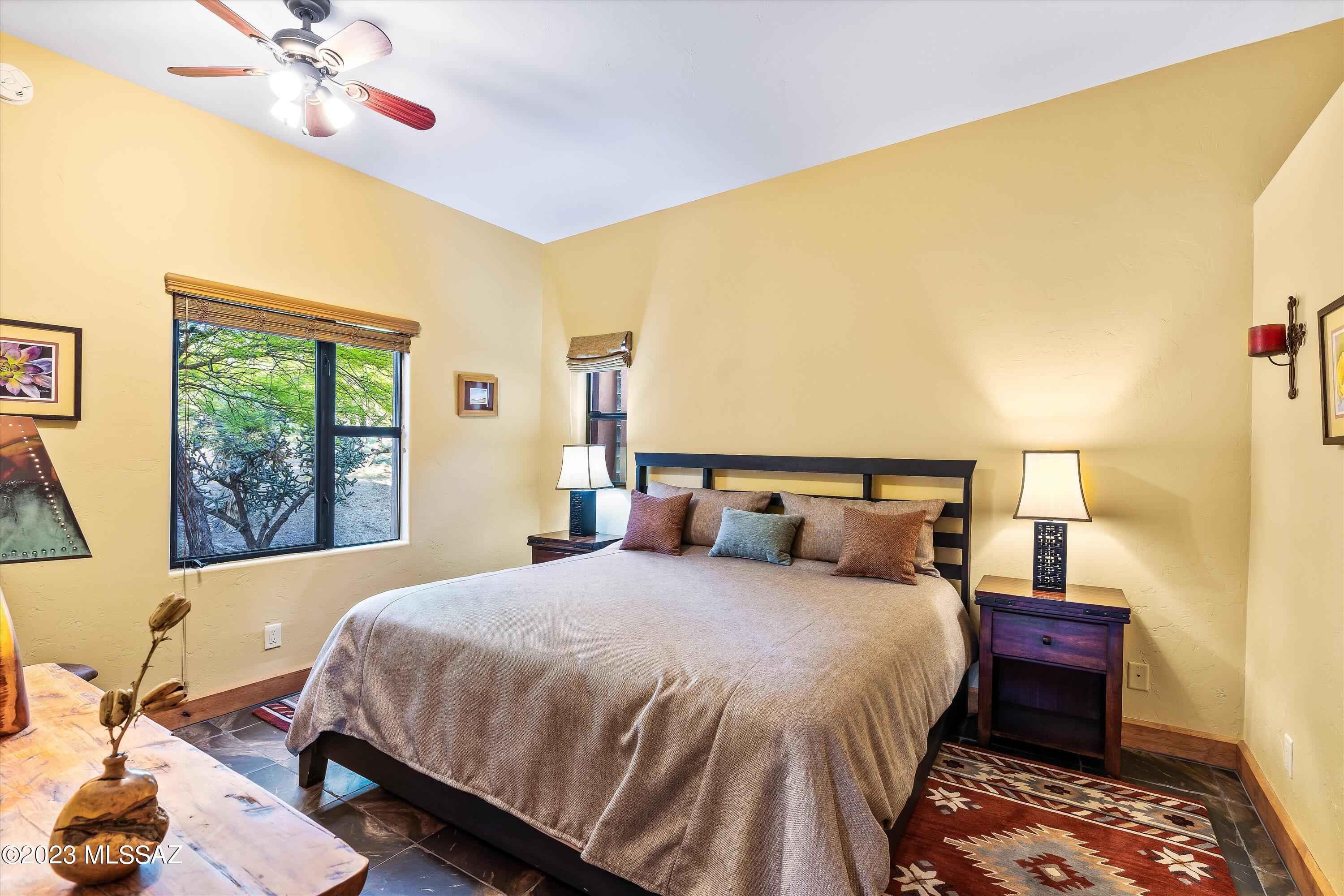 875 N Oakcliffe Court