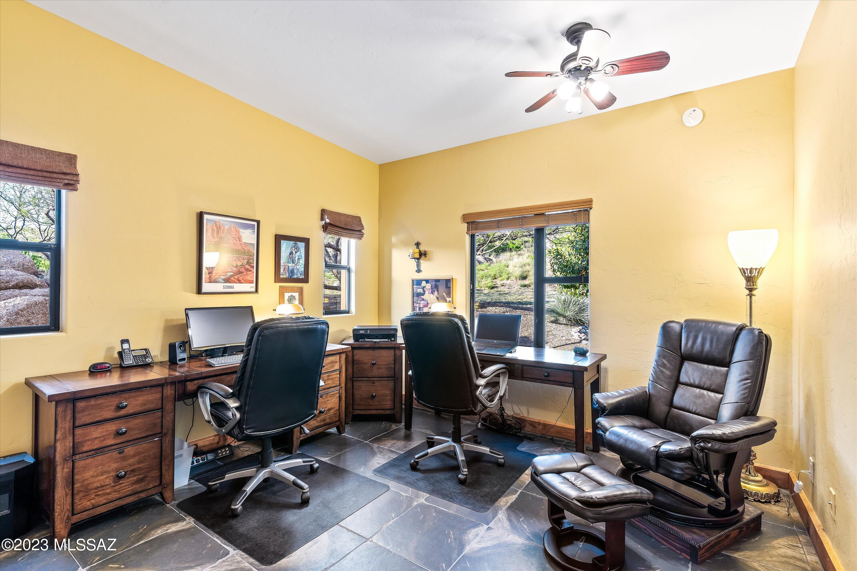 875 N Oakcliffe Court