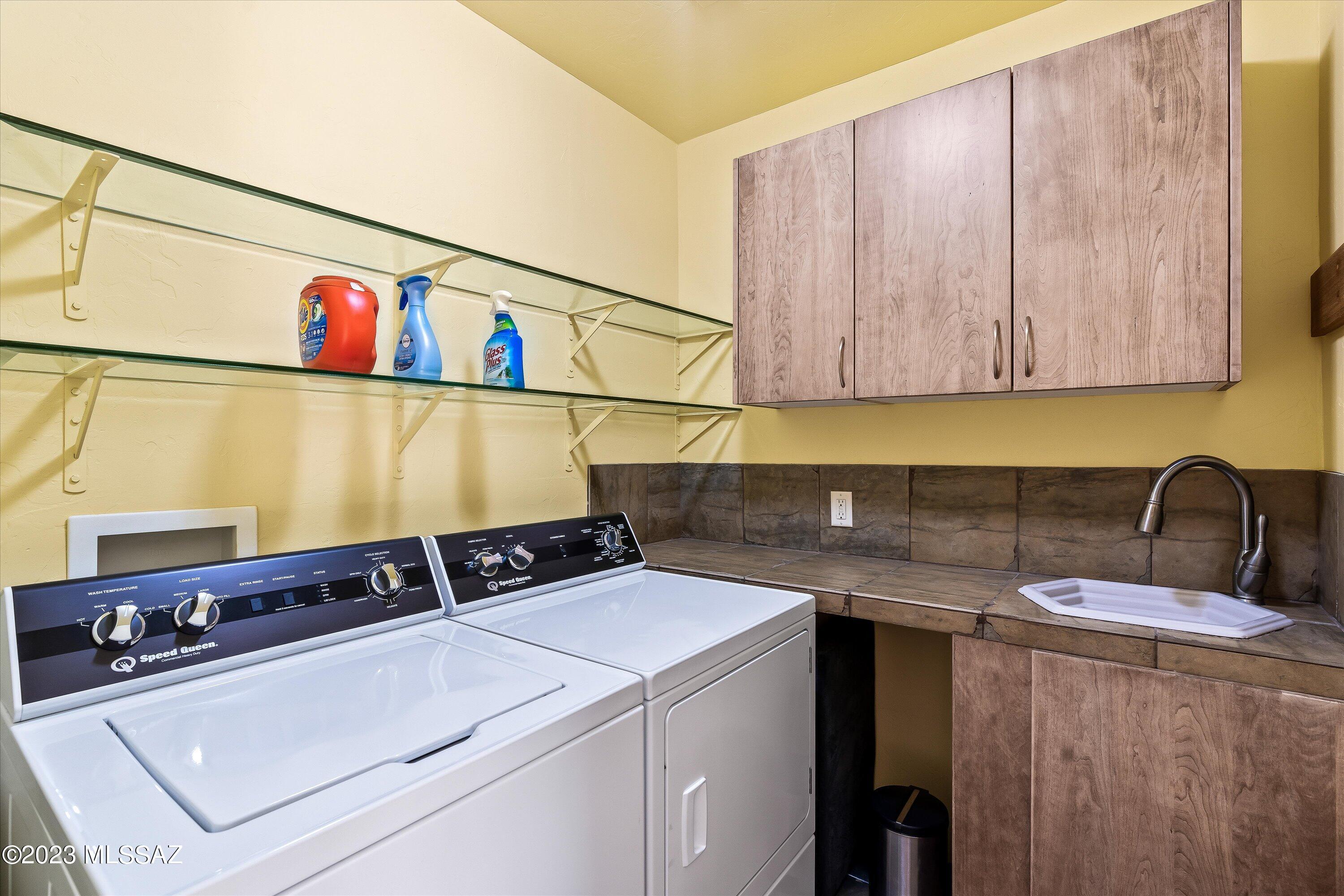 875 N Oakcliffe Court