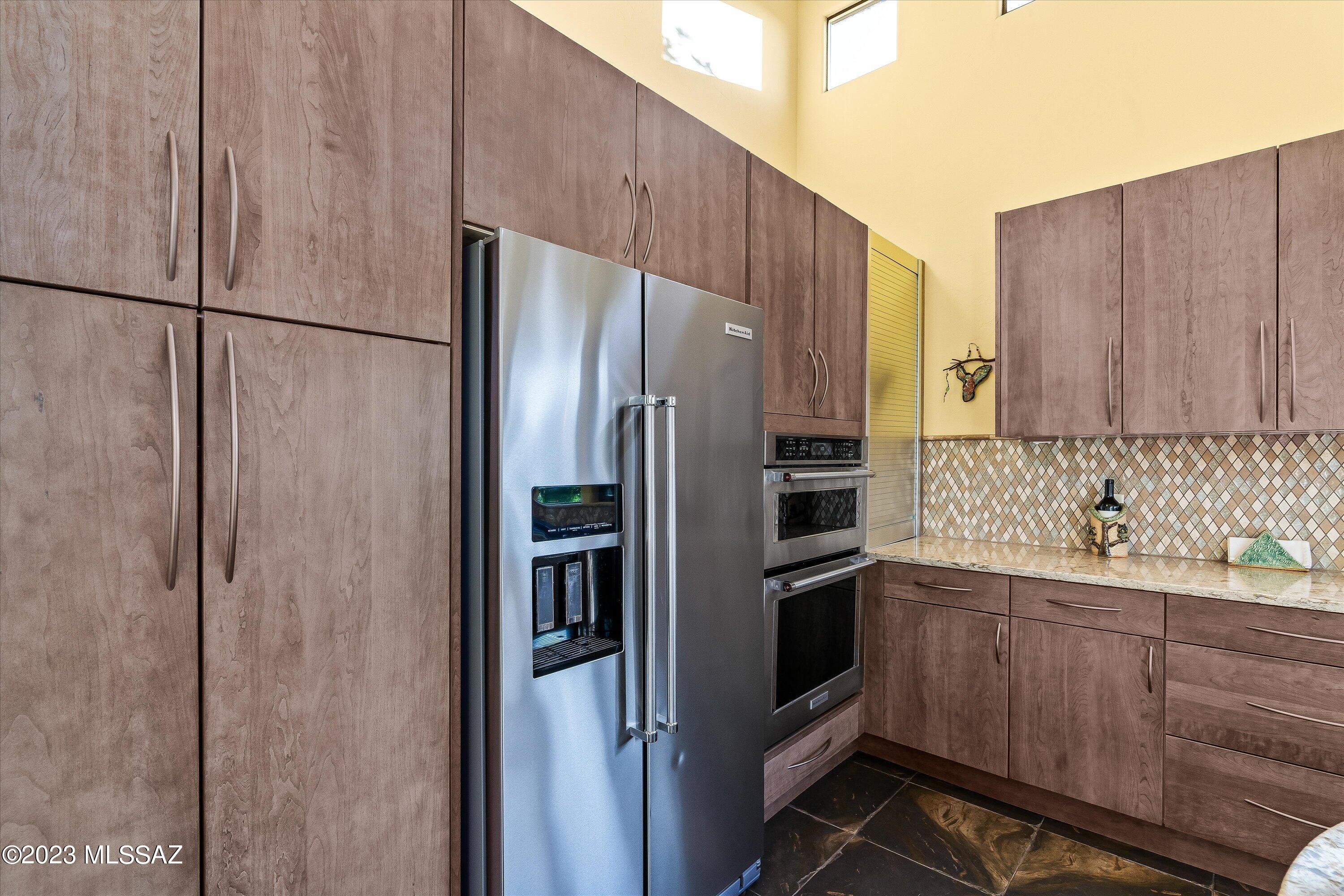 875 N Oakcliffe Court