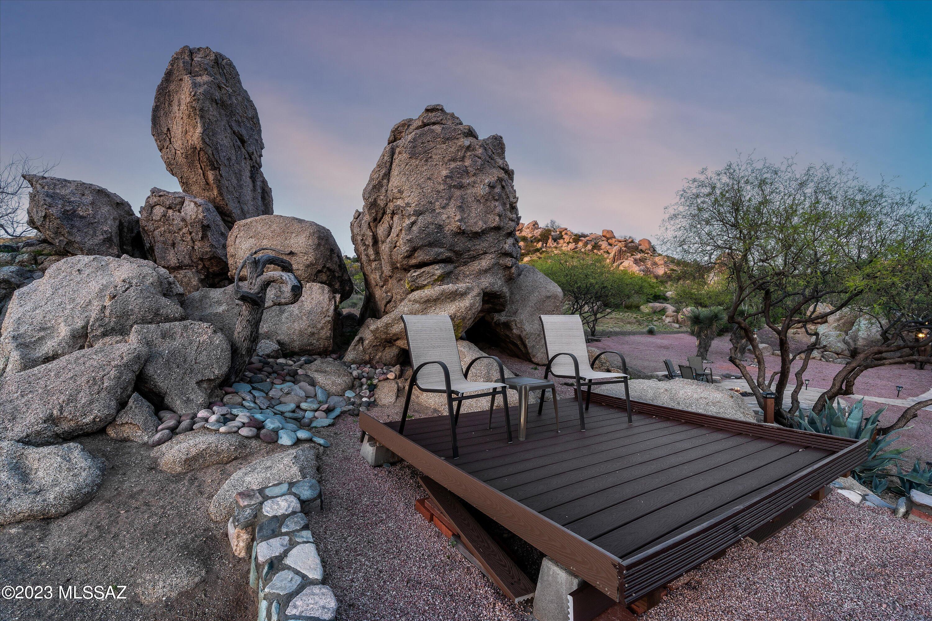 875 N Oakcliffe Court