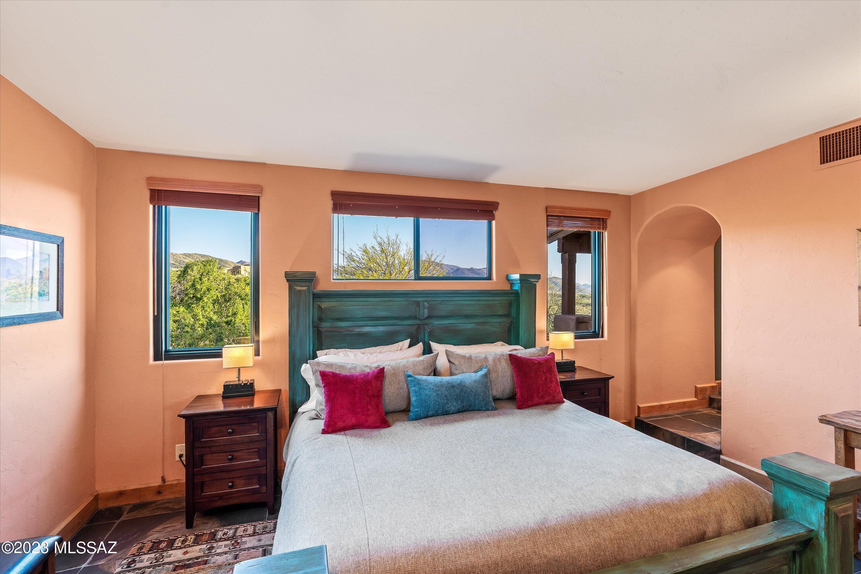 875 N Oakcliffe Court