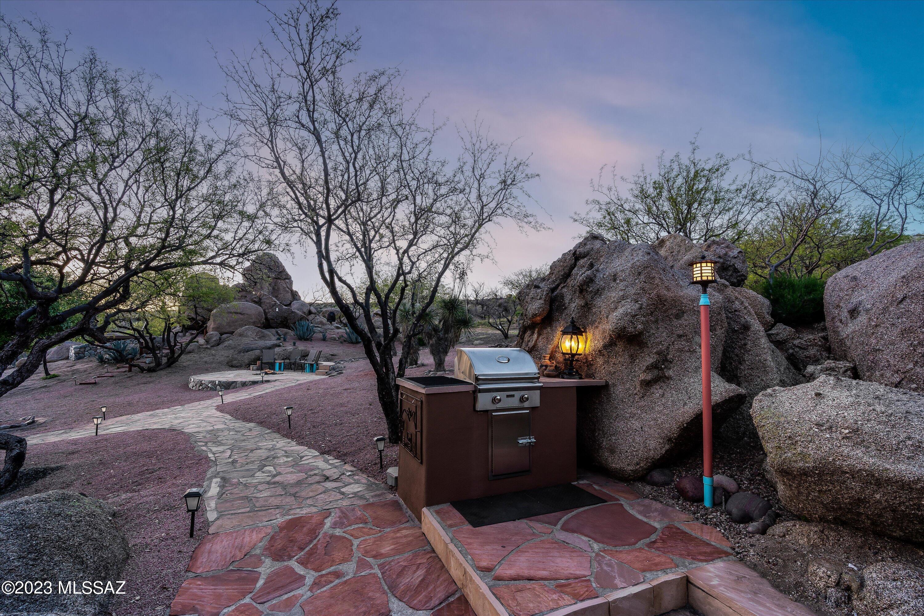 875 N Oakcliffe Court