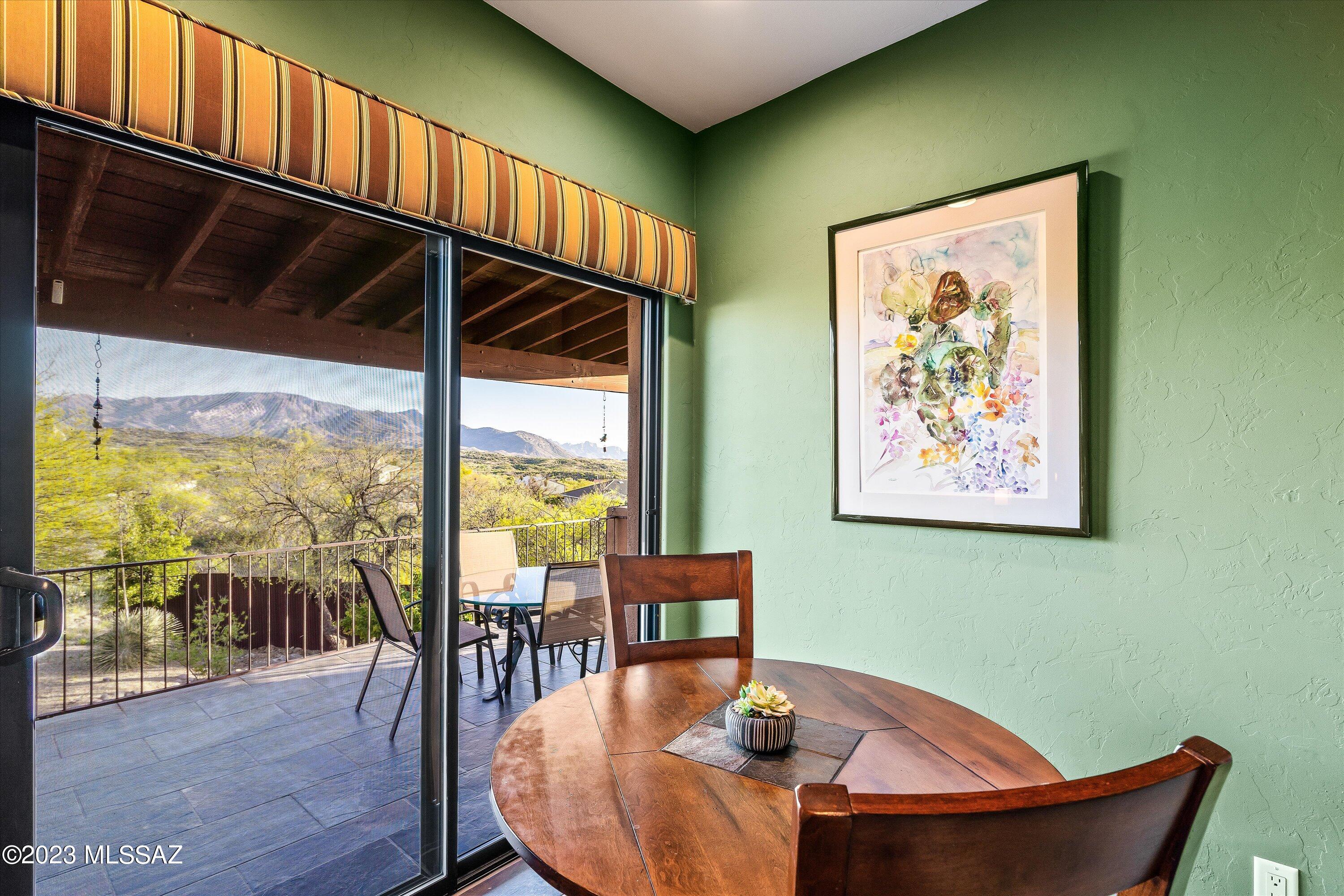 875 N Oakcliffe Court