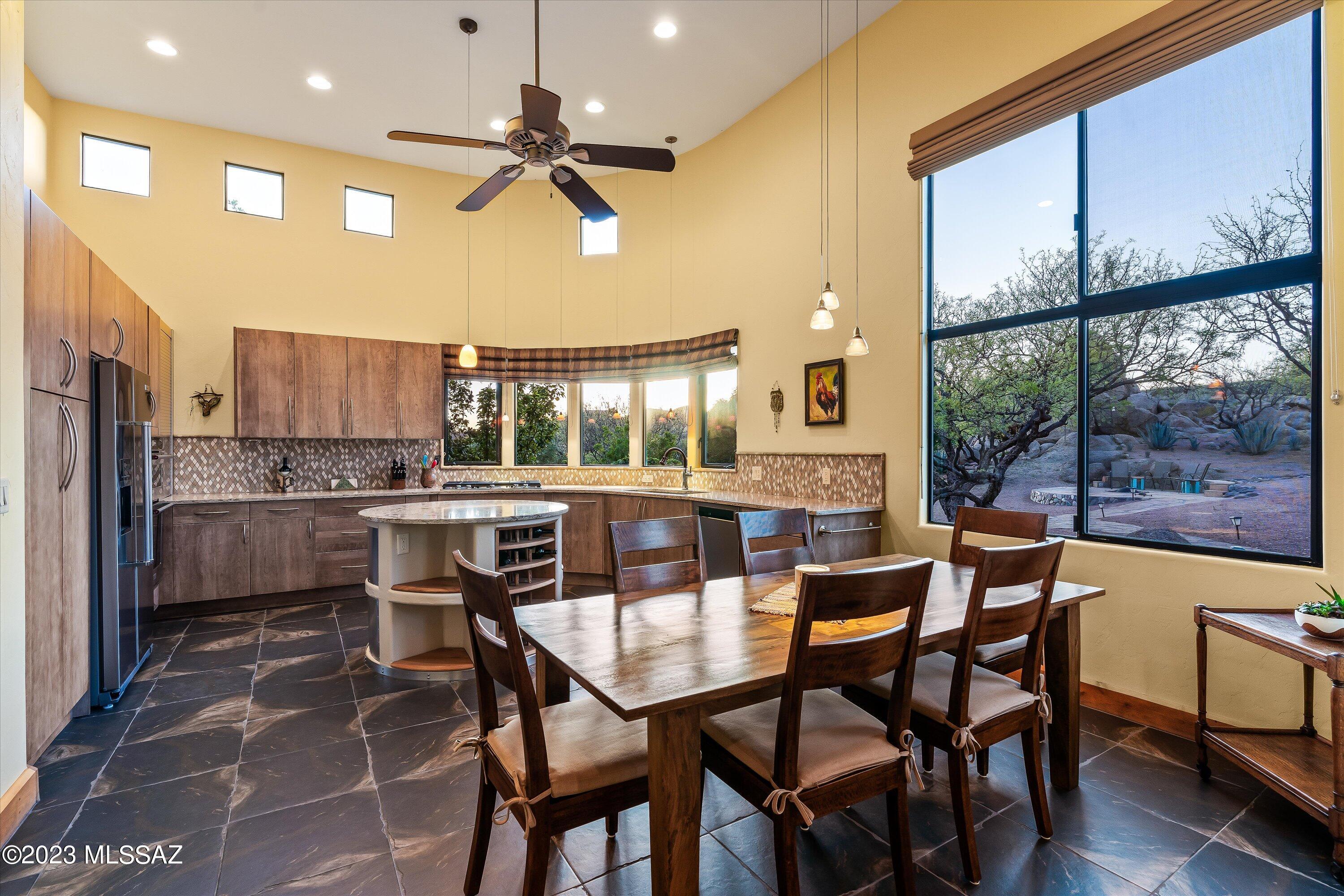 875 N Oakcliffe Court