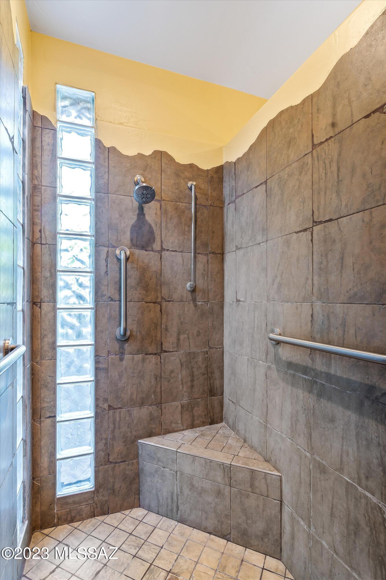 875 N Oakcliffe Court