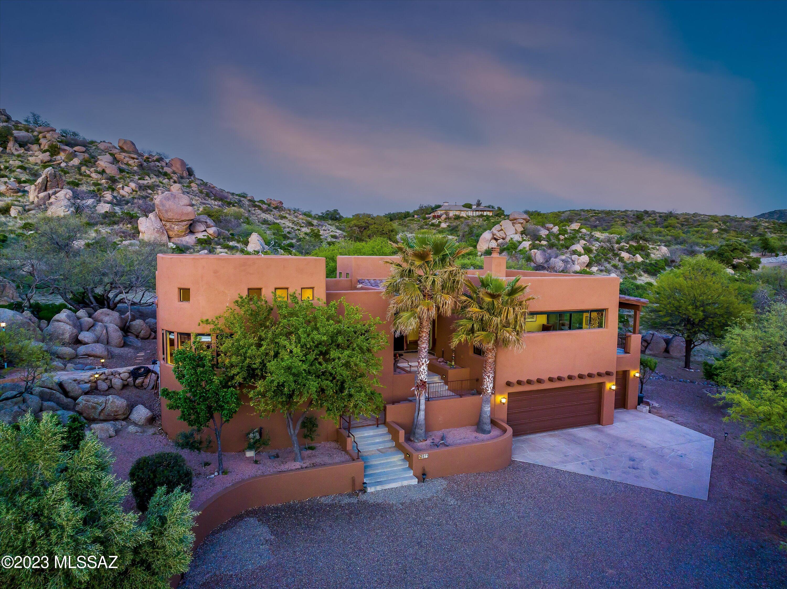 875 N Oakcliffe Court