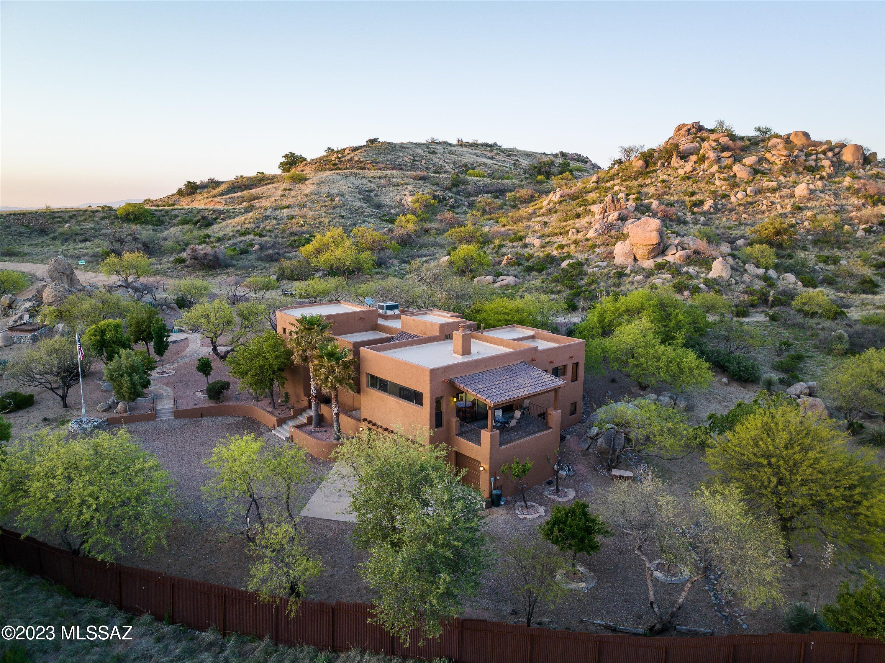 875 N Oakcliffe Court