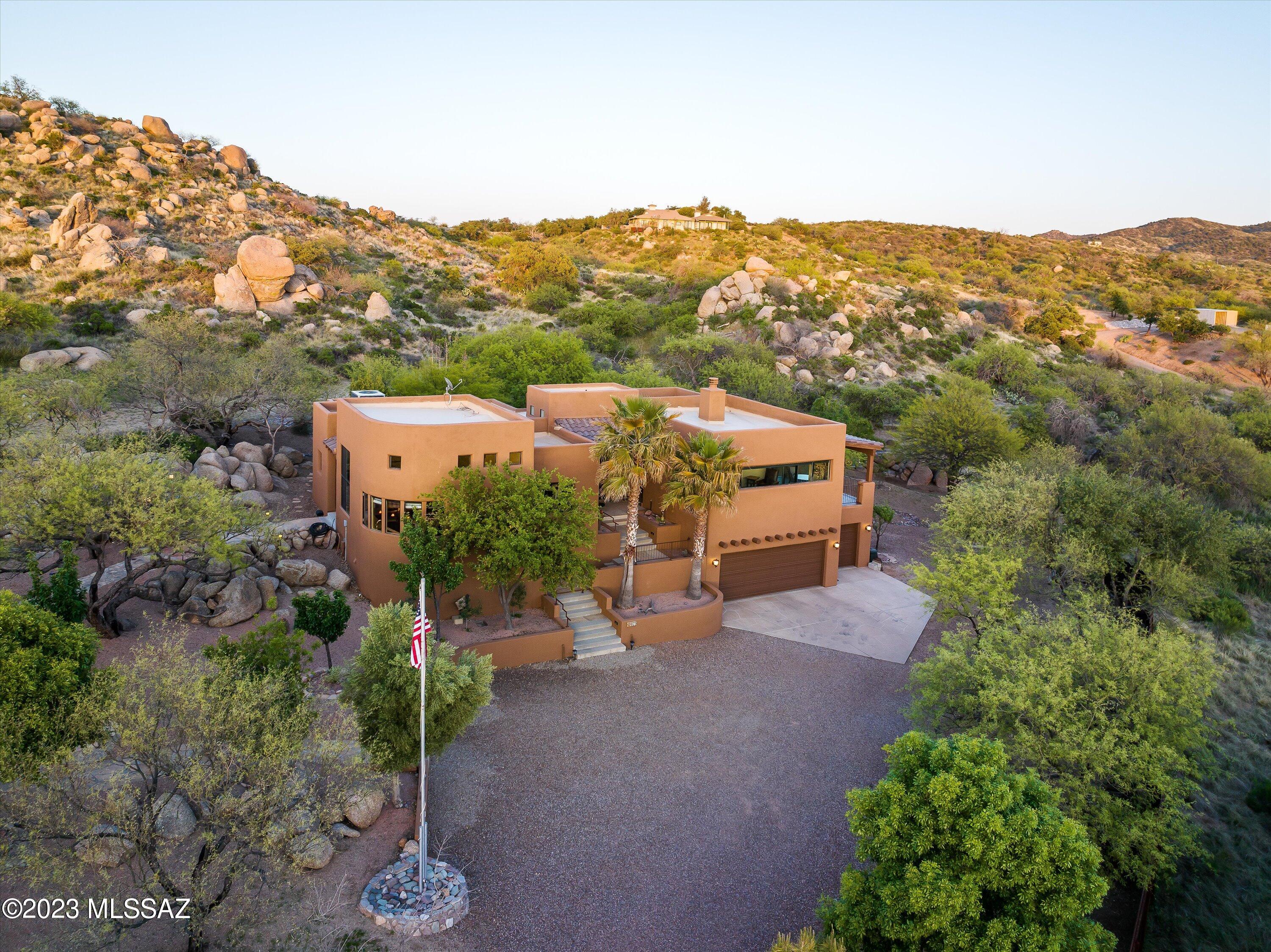 875 N Oakcliffe Court