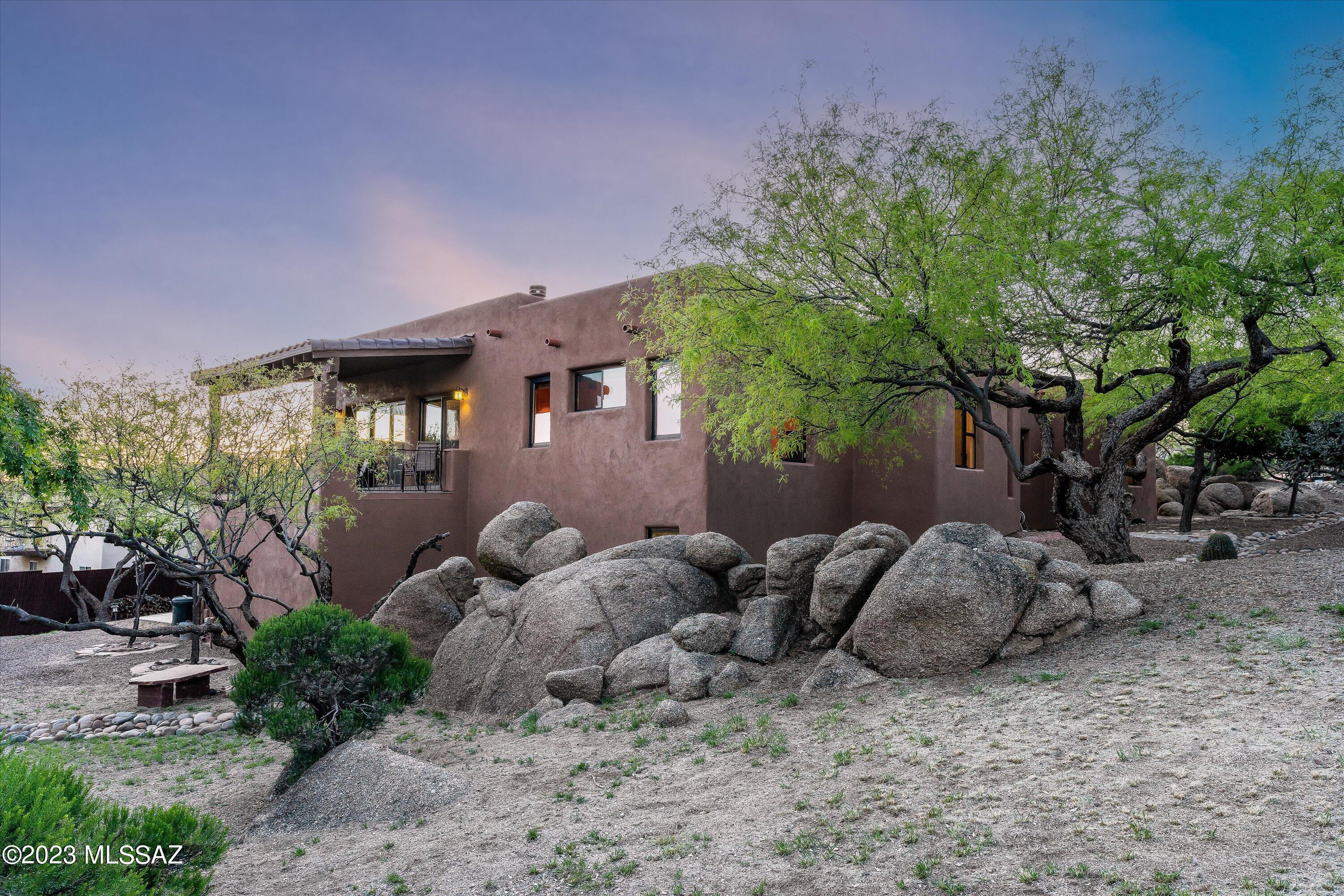 875 N Oakcliffe Court