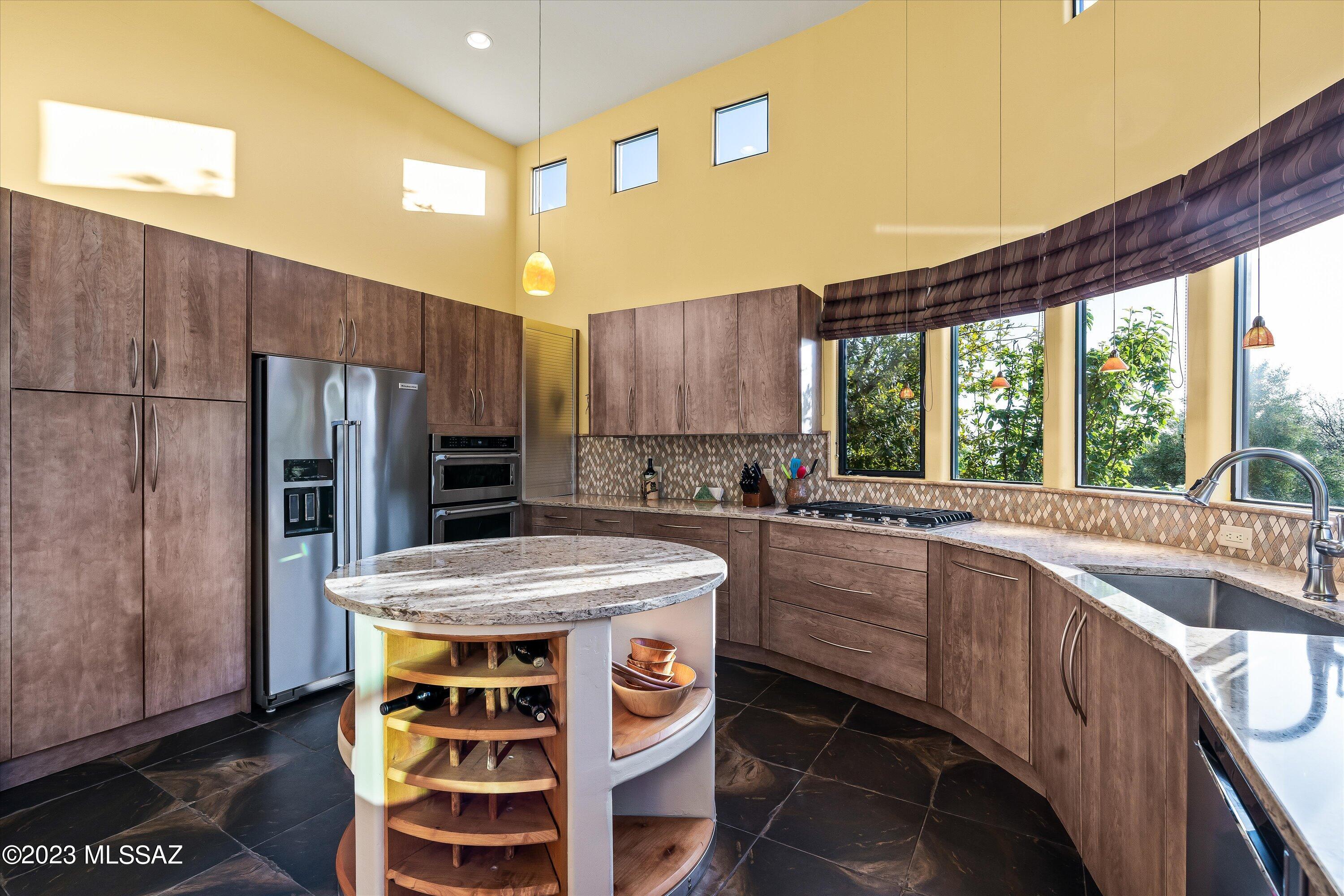 875 N Oakcliffe Court