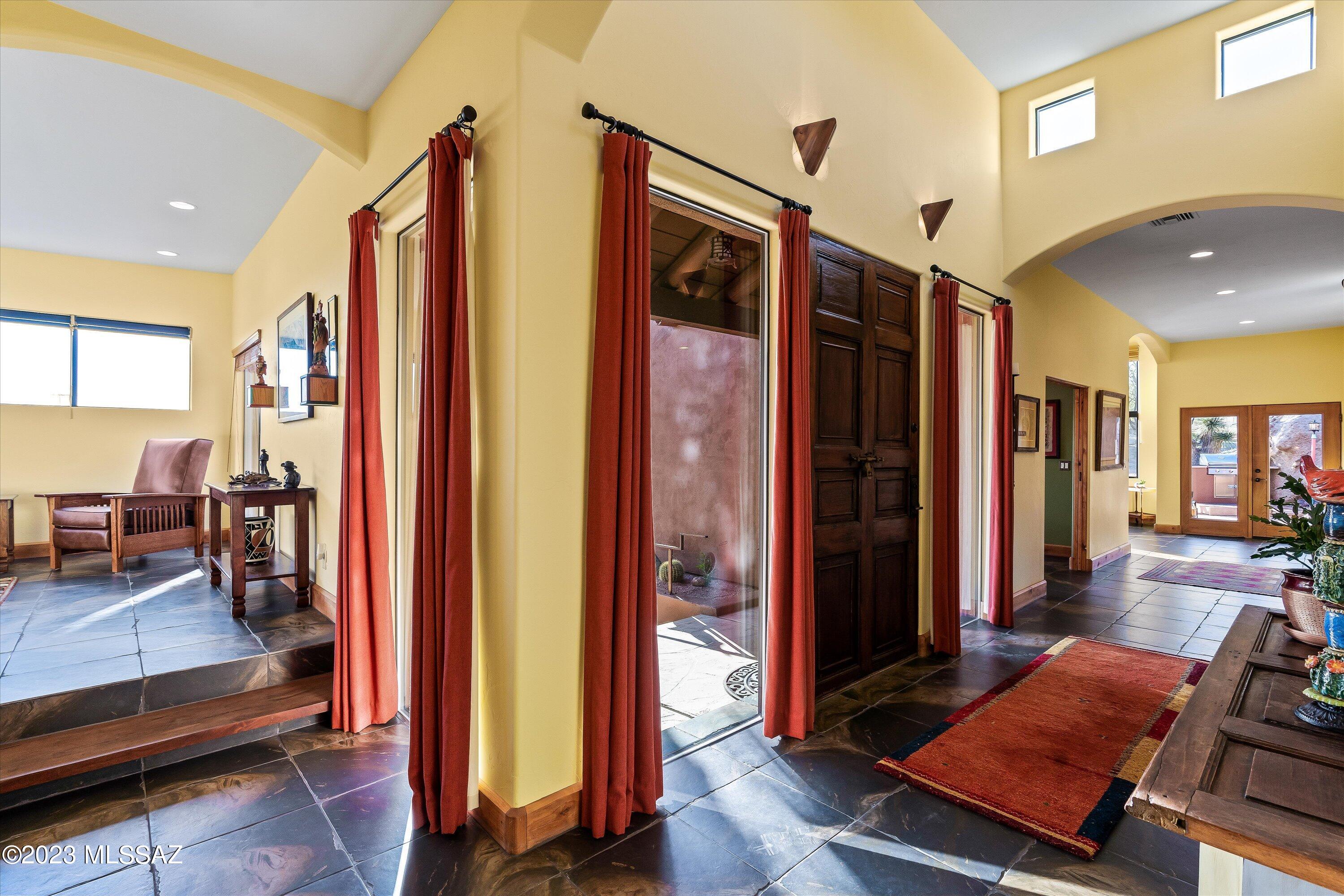 875 N Oakcliffe Court