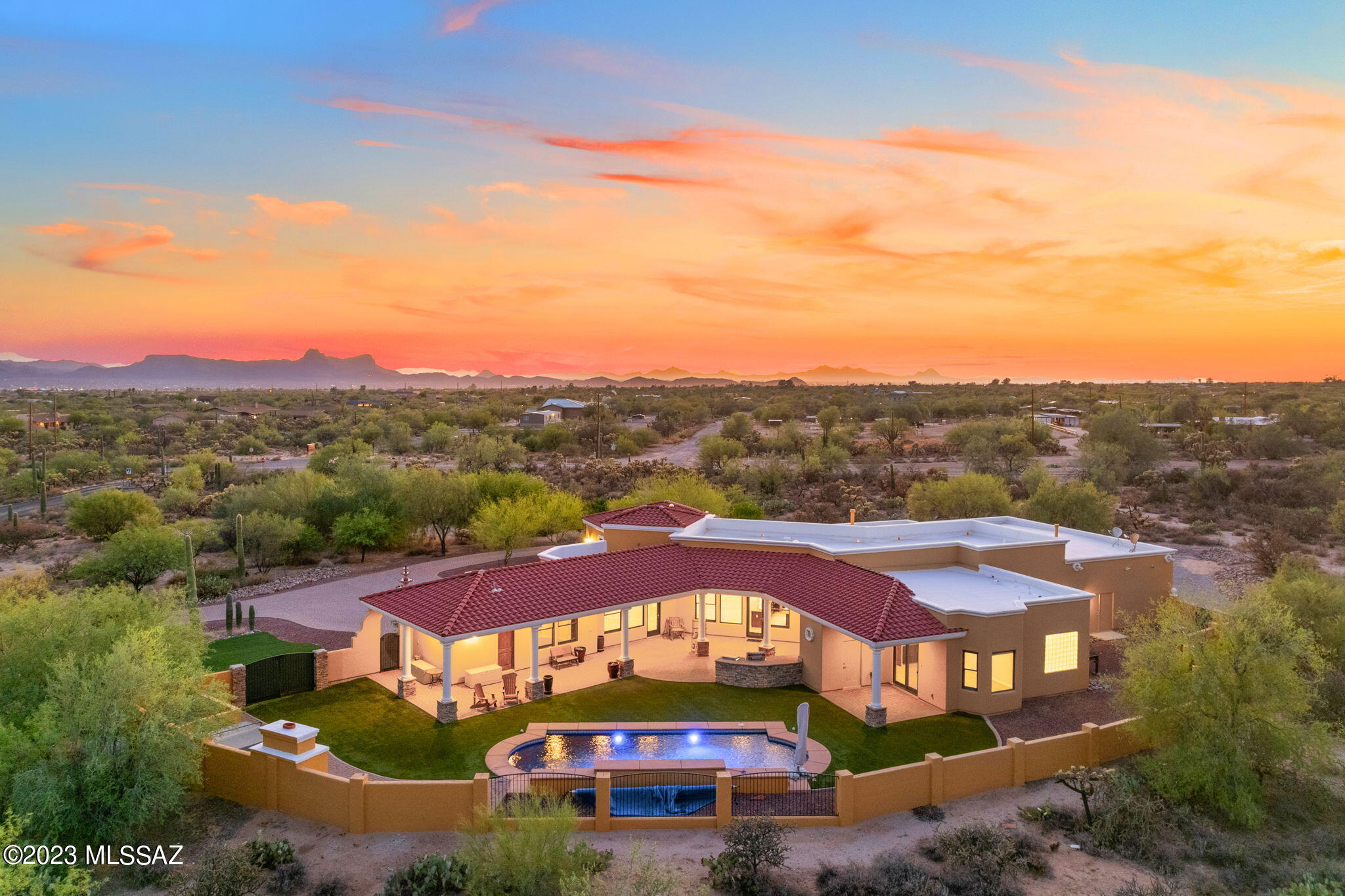 2810 W Desert Splendor Court