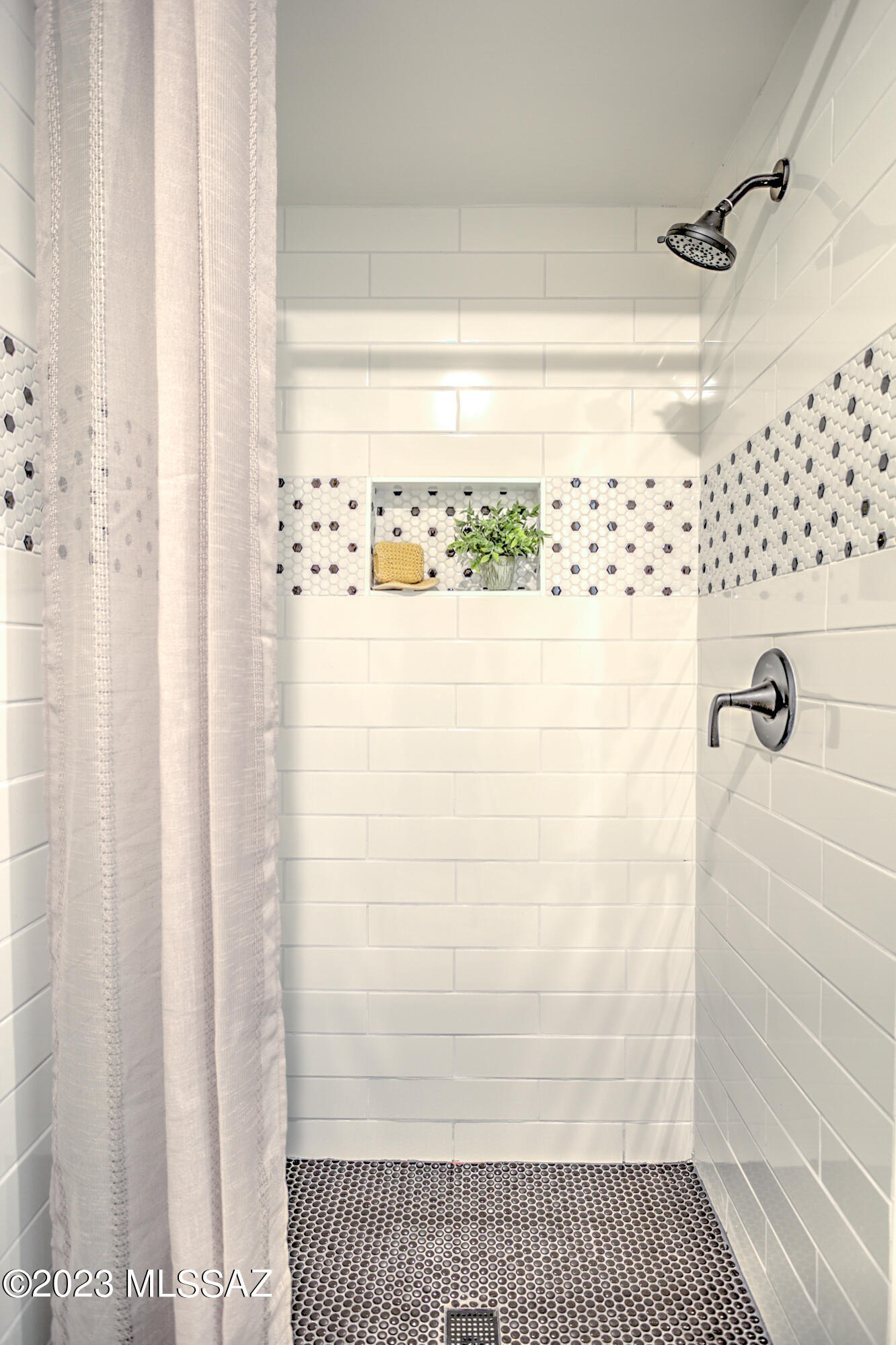 4611 N Shinumo Drive