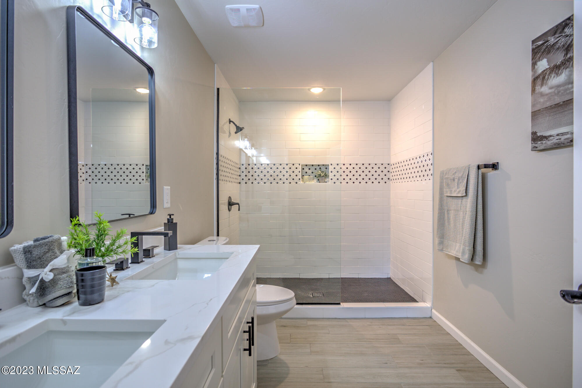 4611 N Shinumo Drive