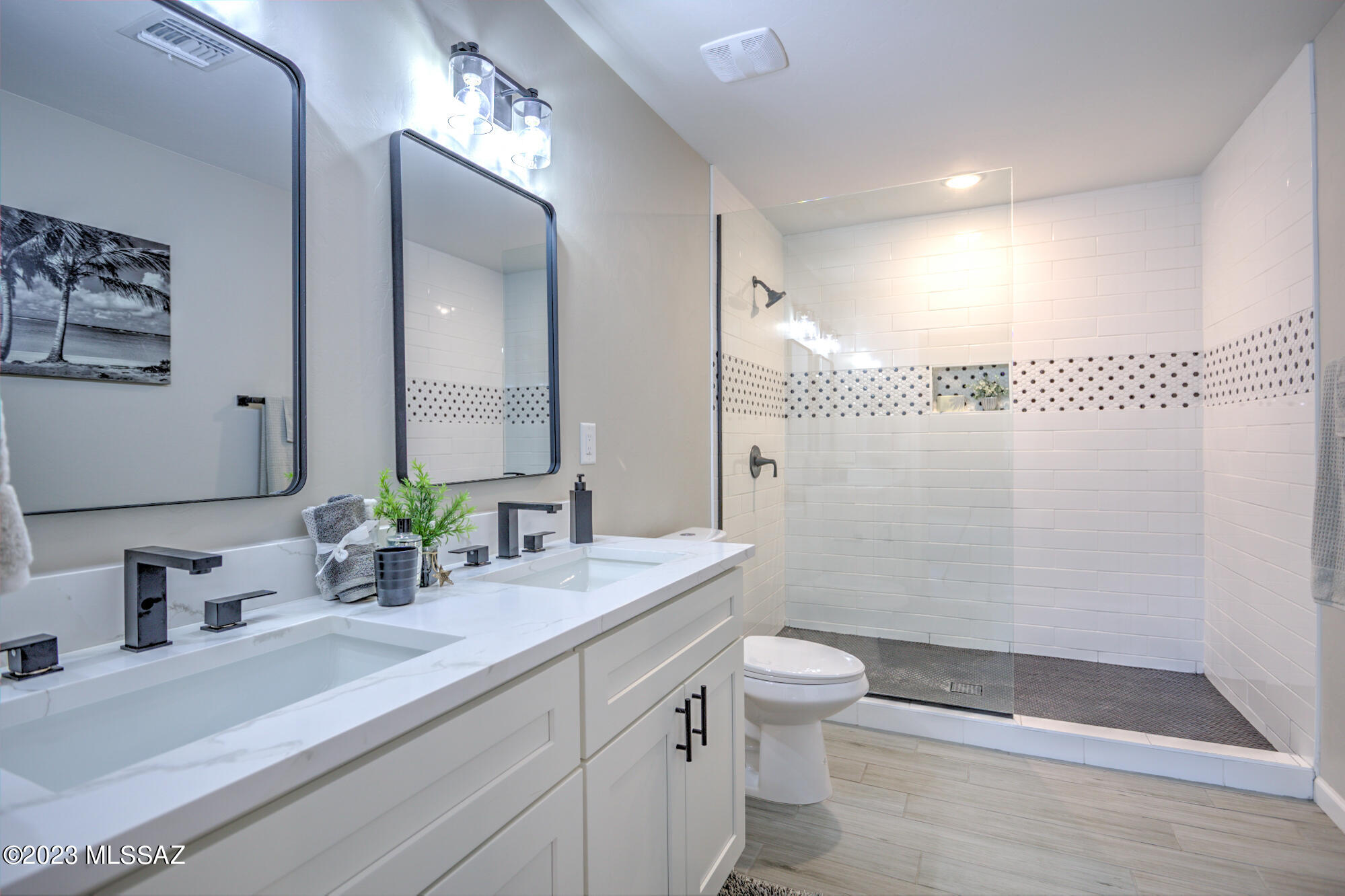 4611 N Shinumo Drive