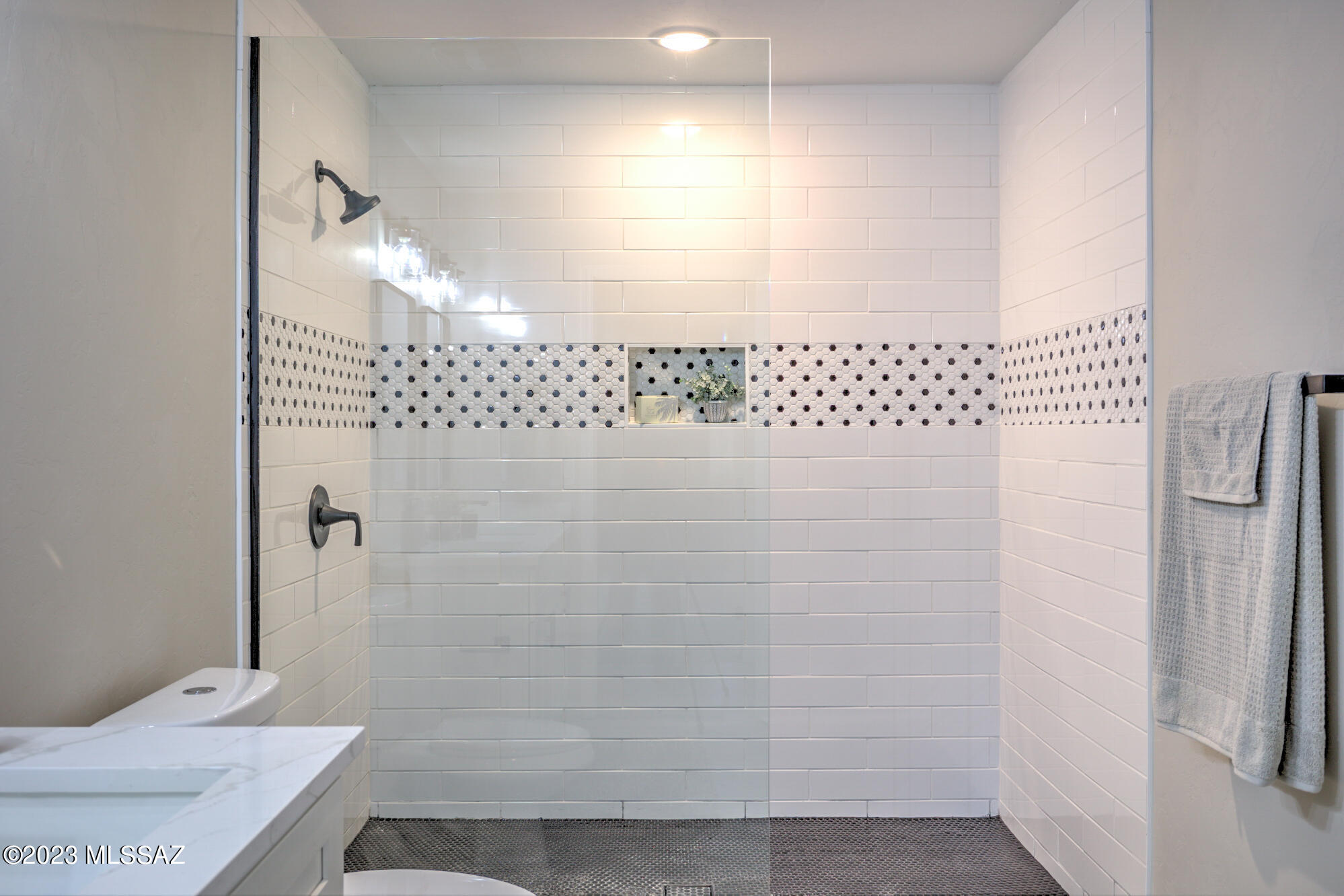 4611 N Shinumo Drive