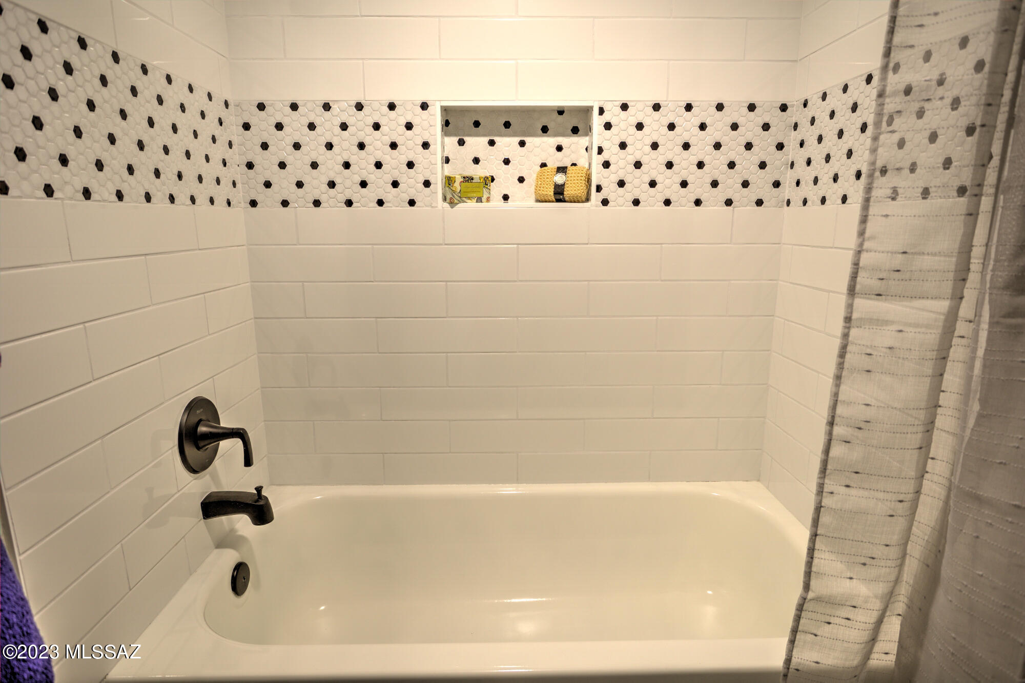 4611 N Shinumo Drive