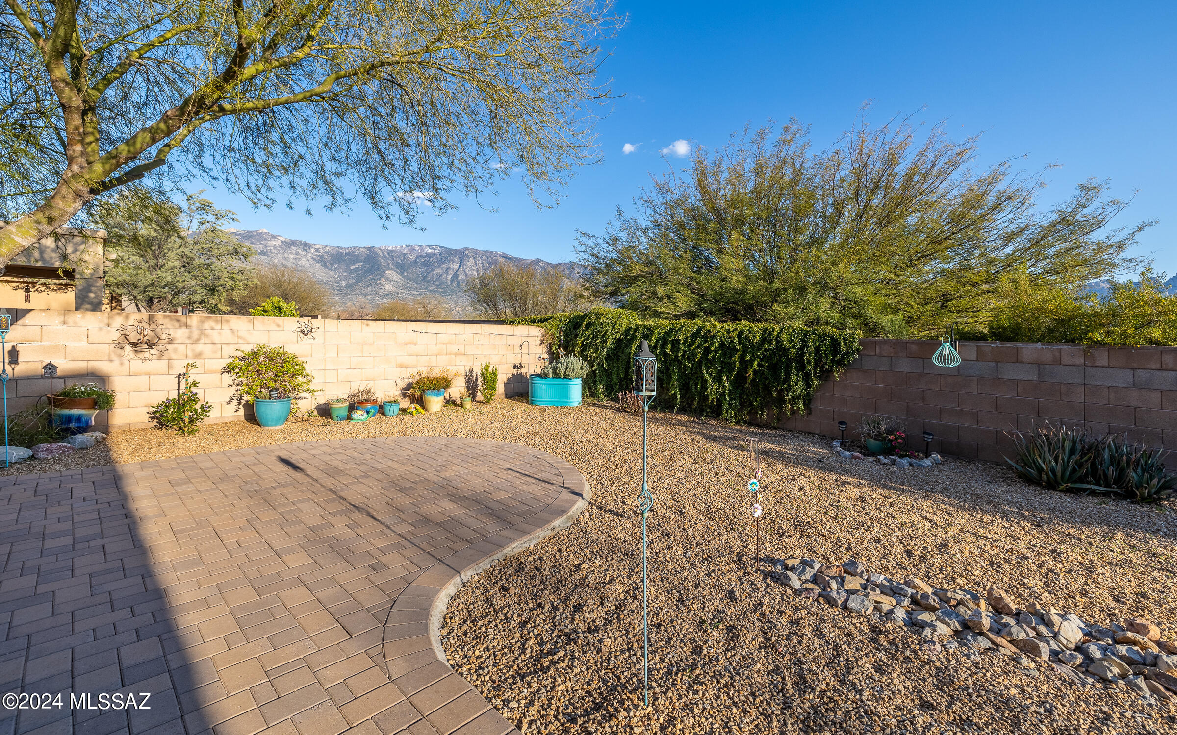 3664 E Northern Dancer Road