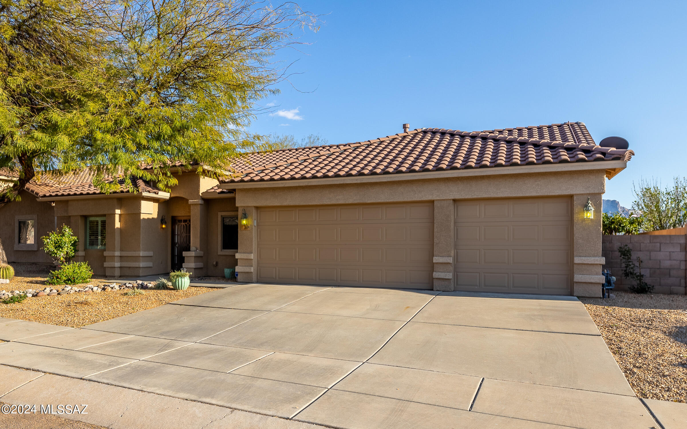 3664 E Northern Dancer Road