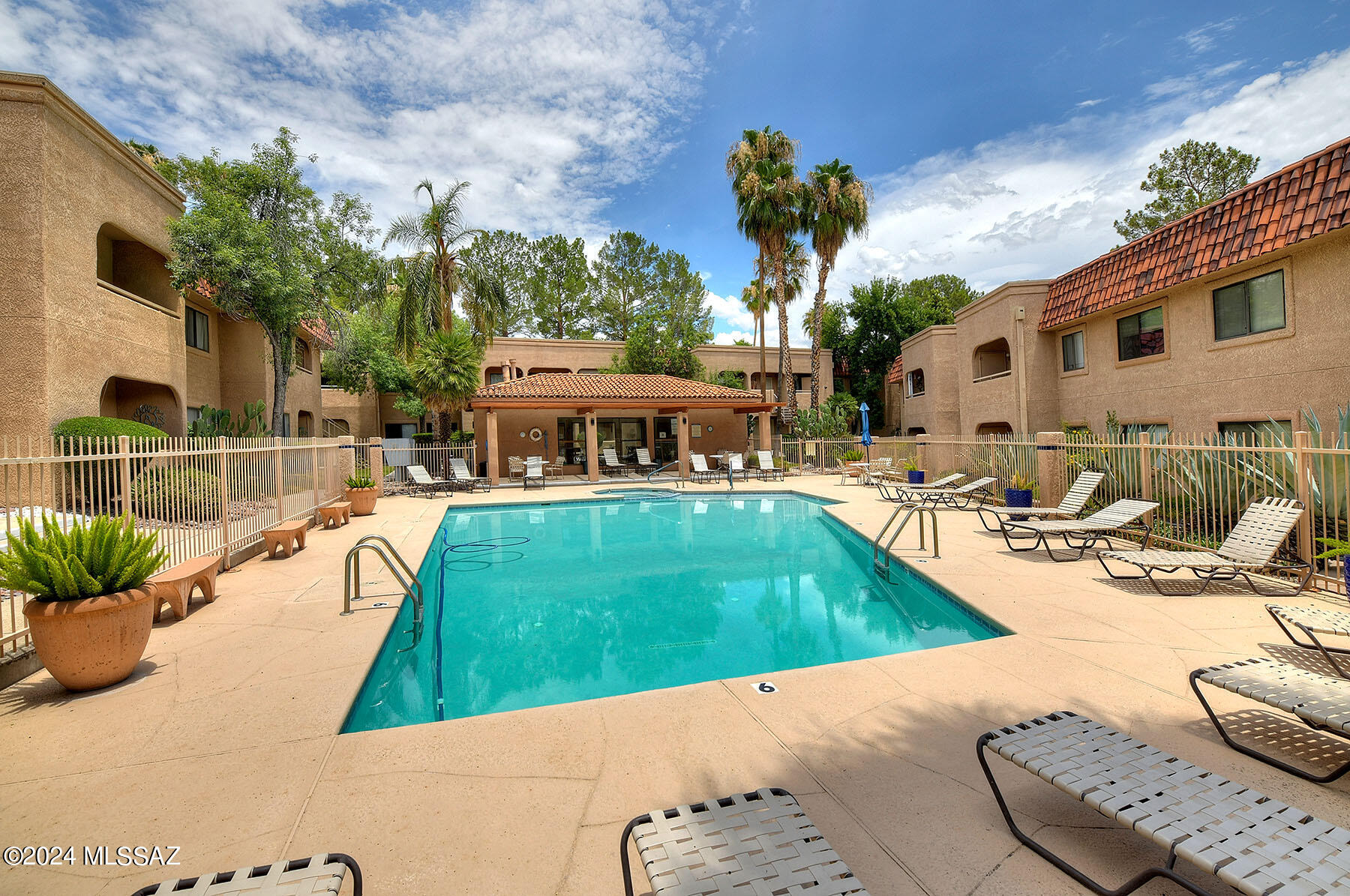 5750 N Camino Esplendora Unit: 224