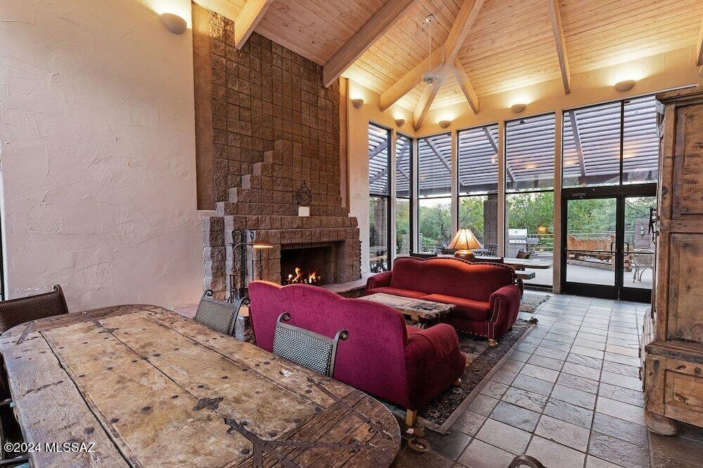 6655 N Canyon Crest Drive Unit: 25101