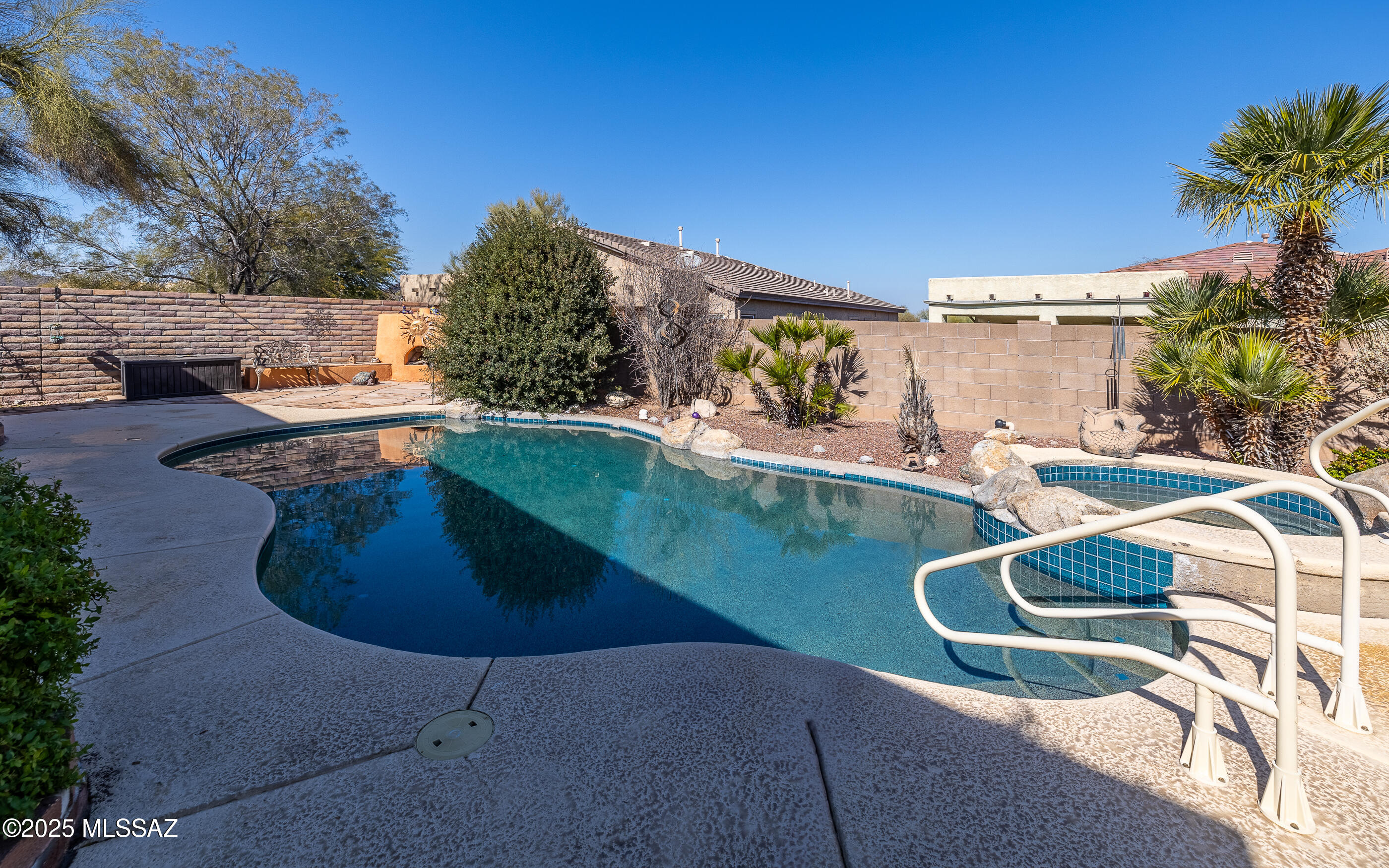 7636 W Granite Ridge Court