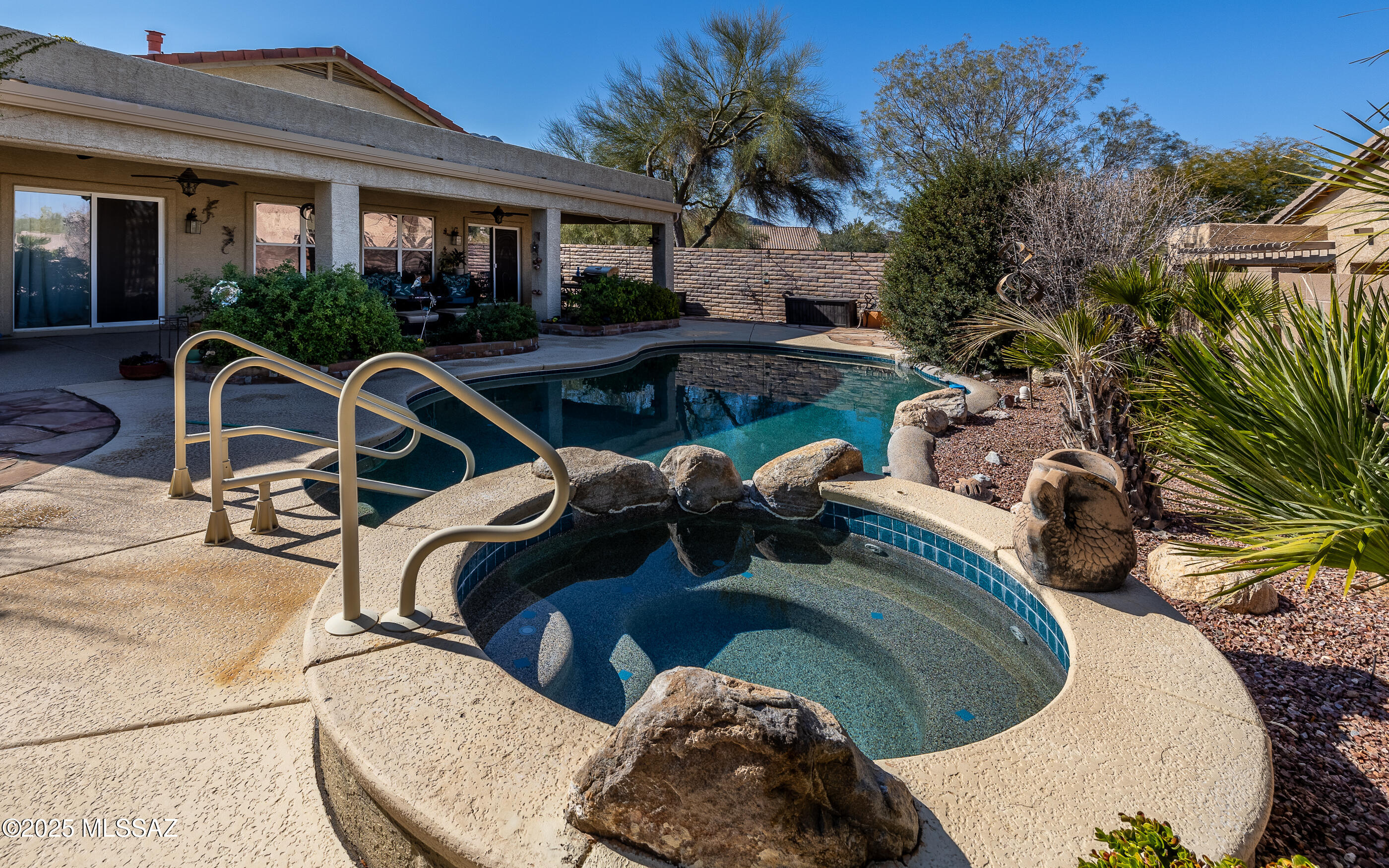 7636 W Granite Ridge Court