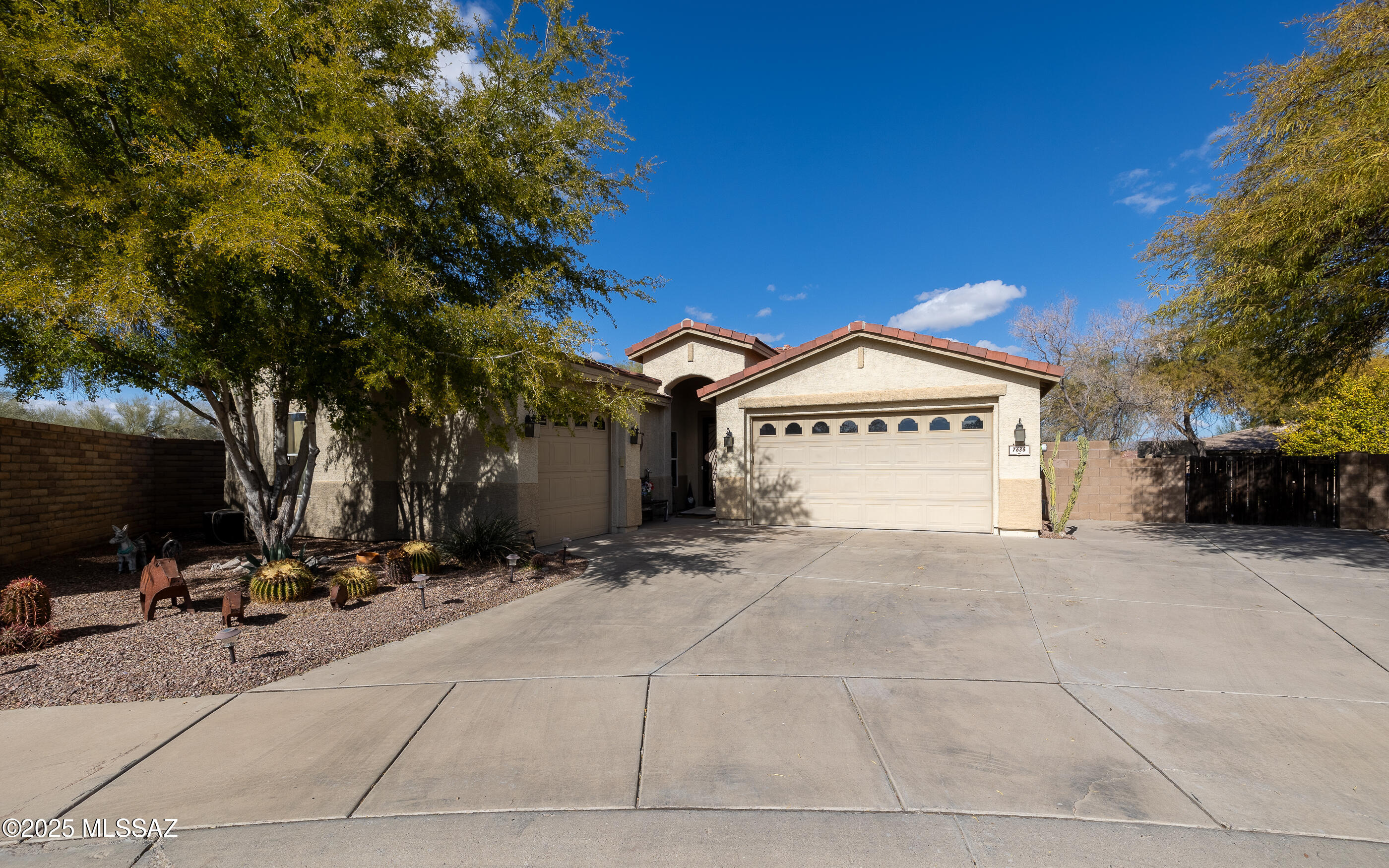 7636 W Granite Ridge Court