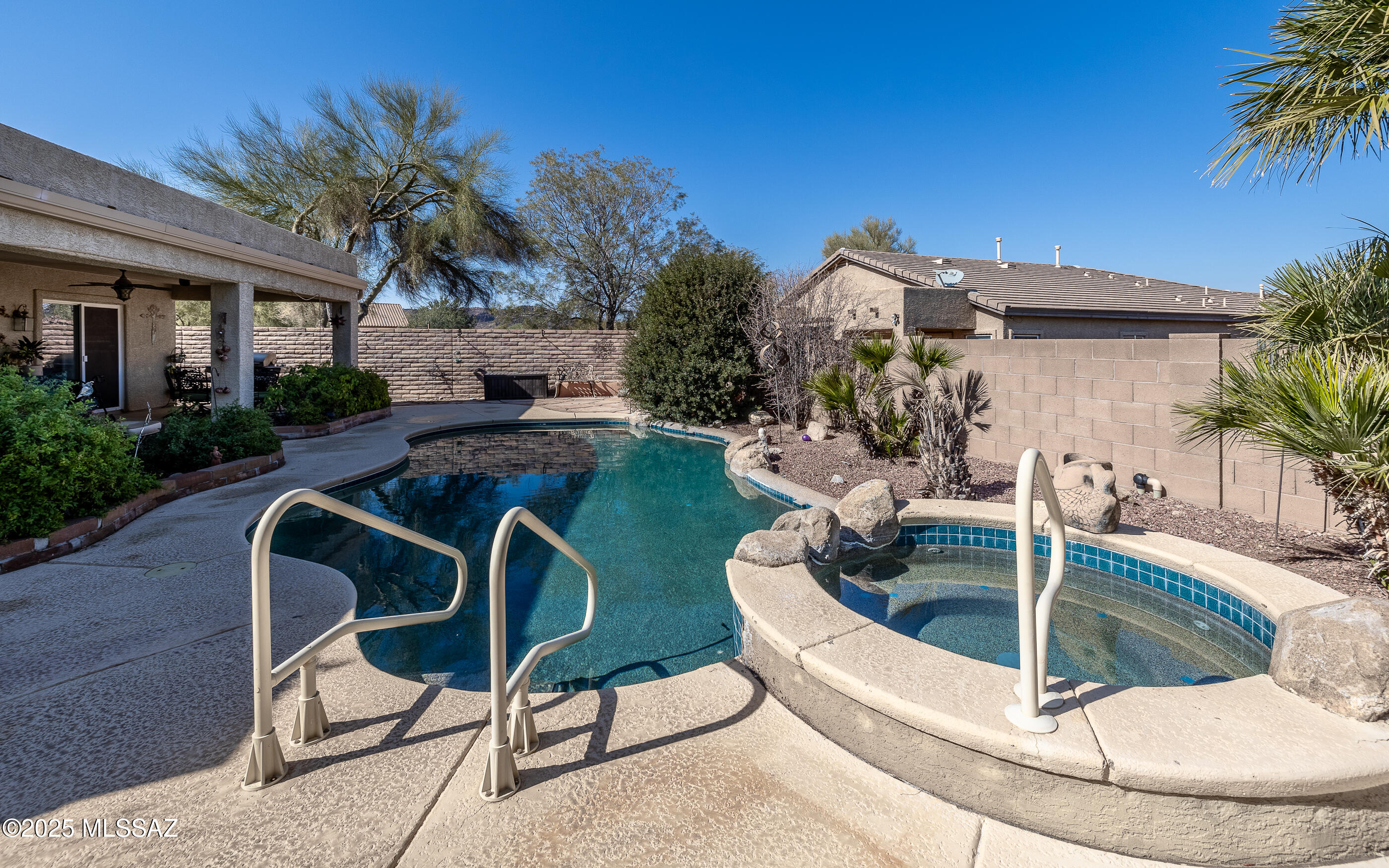 7636 W Granite Ridge Court