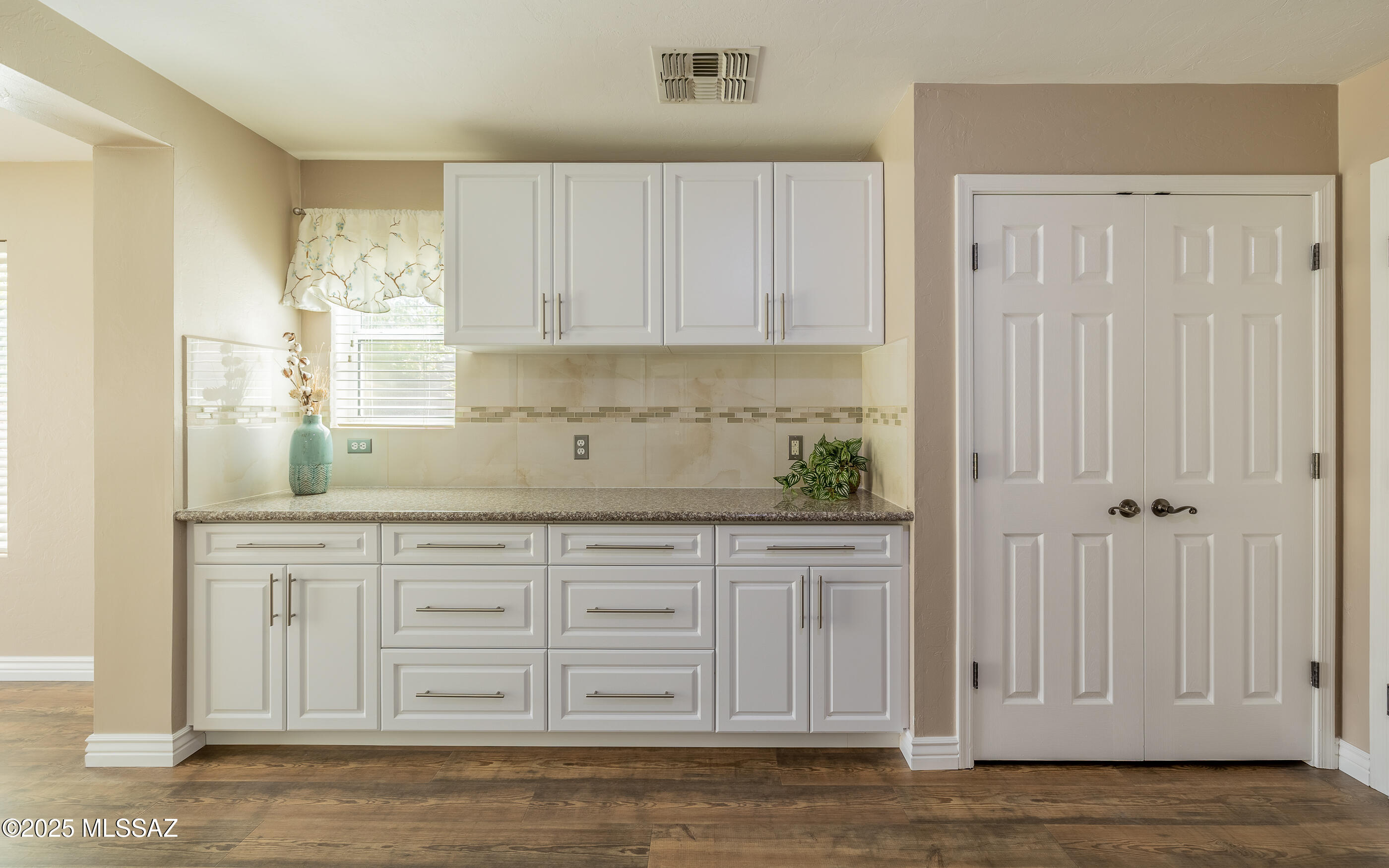 3561 E Farrier Drive