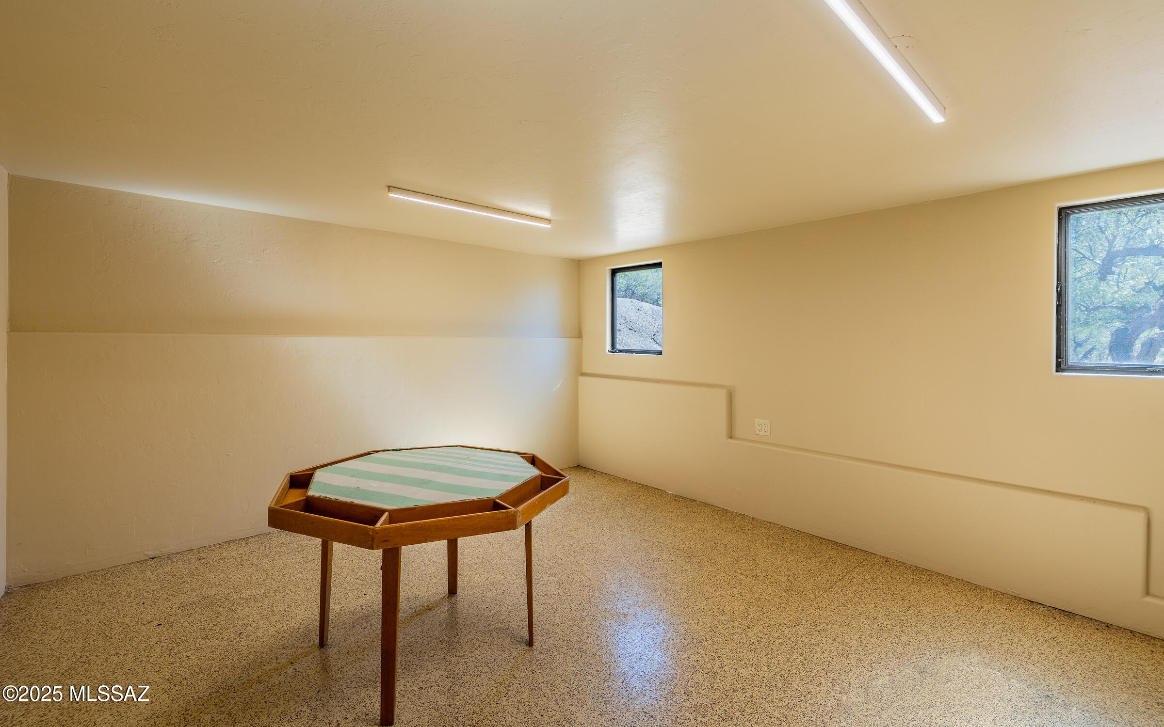 875 N Oakcliffe Court