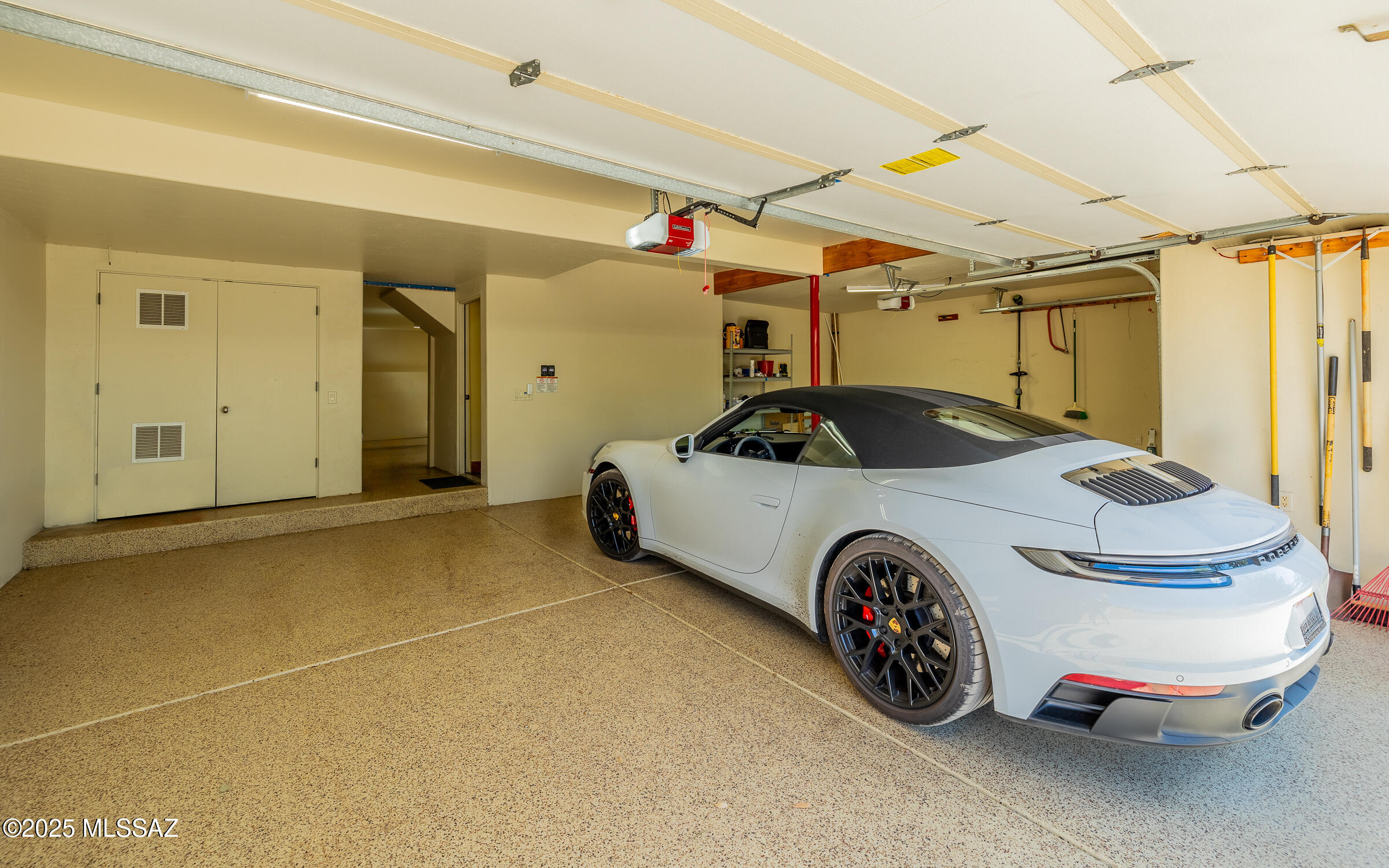 875 N Oakcliffe Court