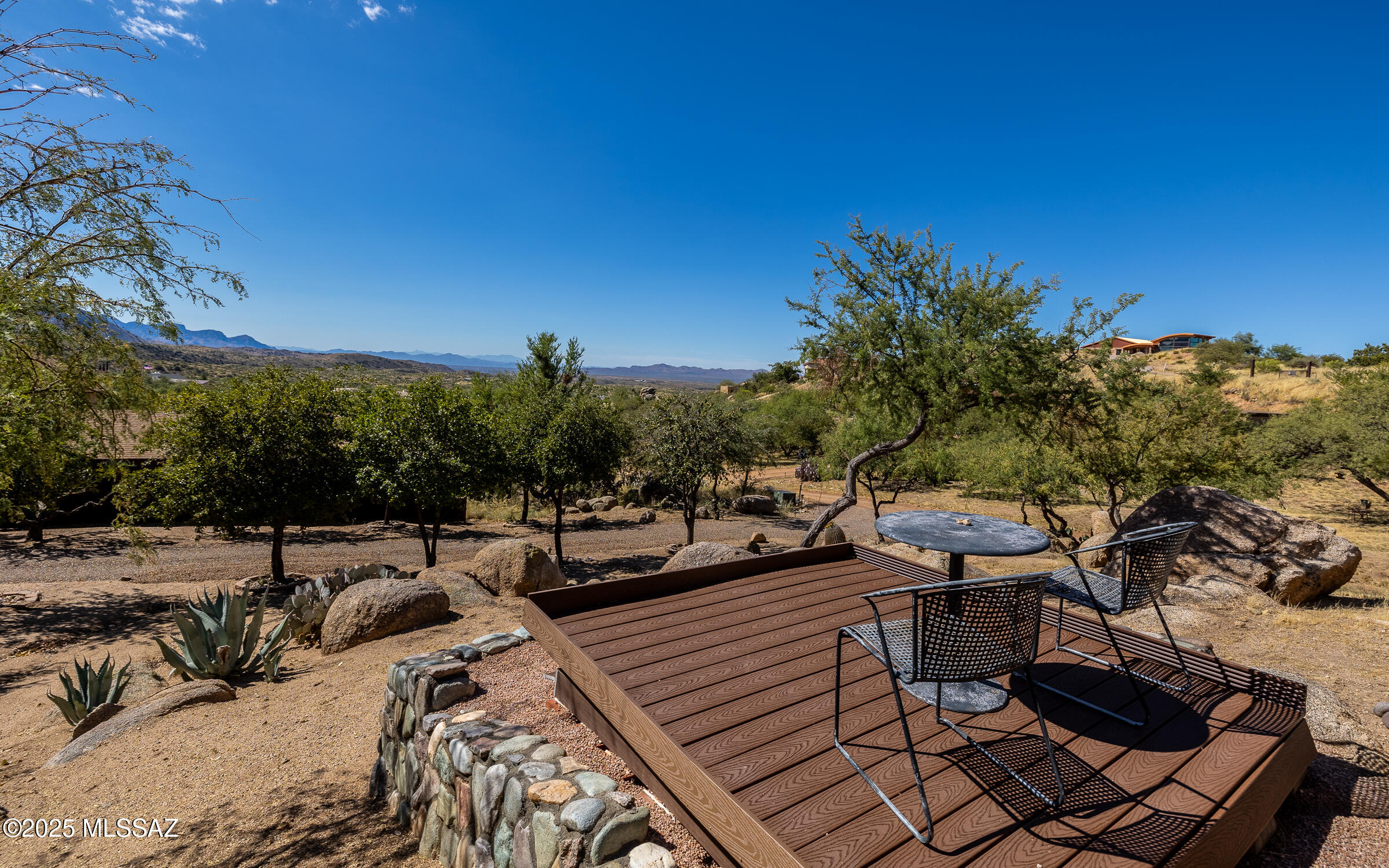 875 N Oakcliffe Court