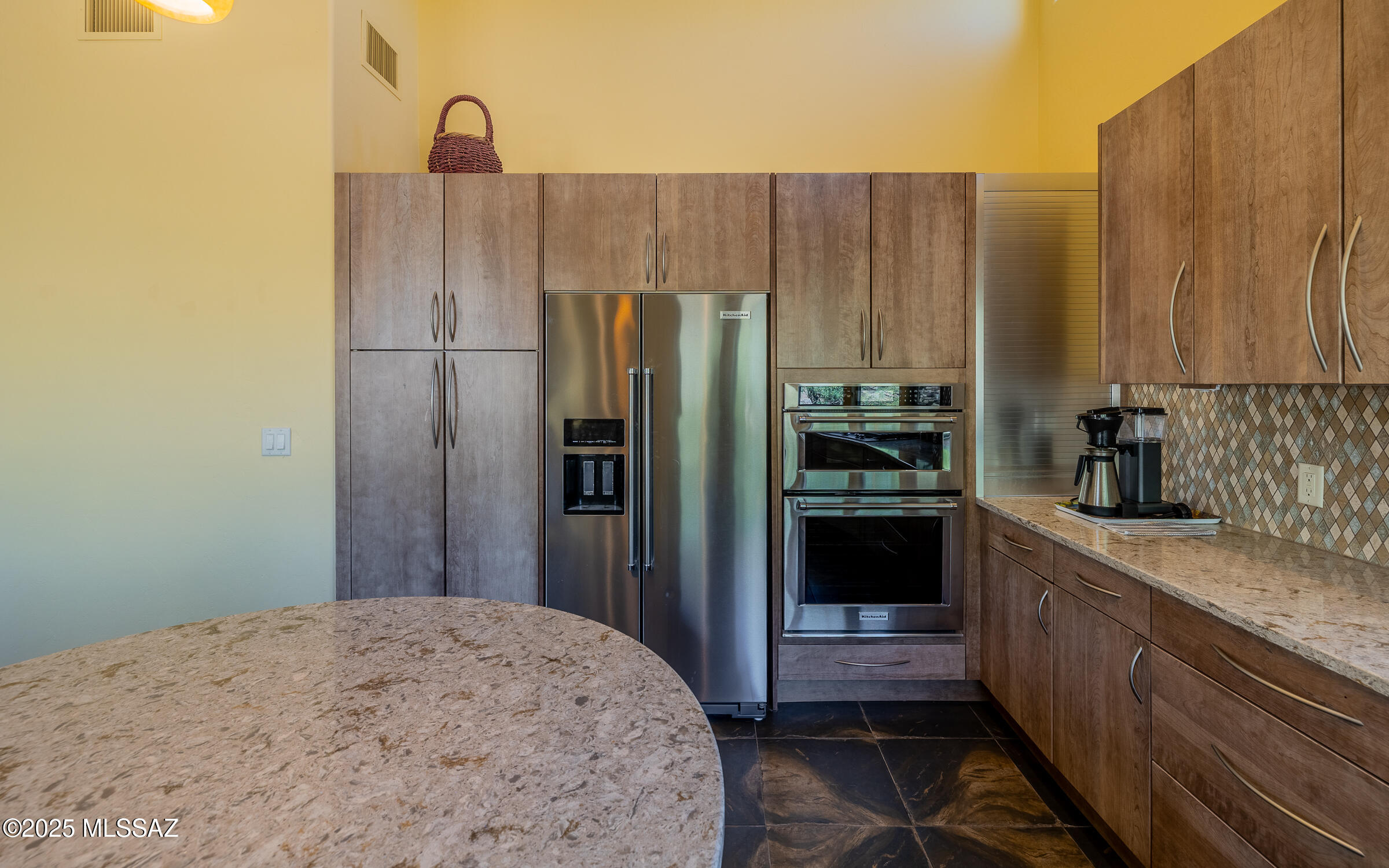 875 N Oakcliffe Court