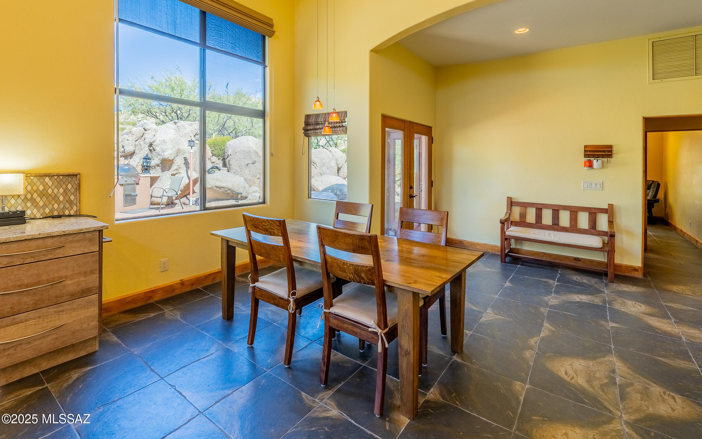 875 N Oakcliffe Court