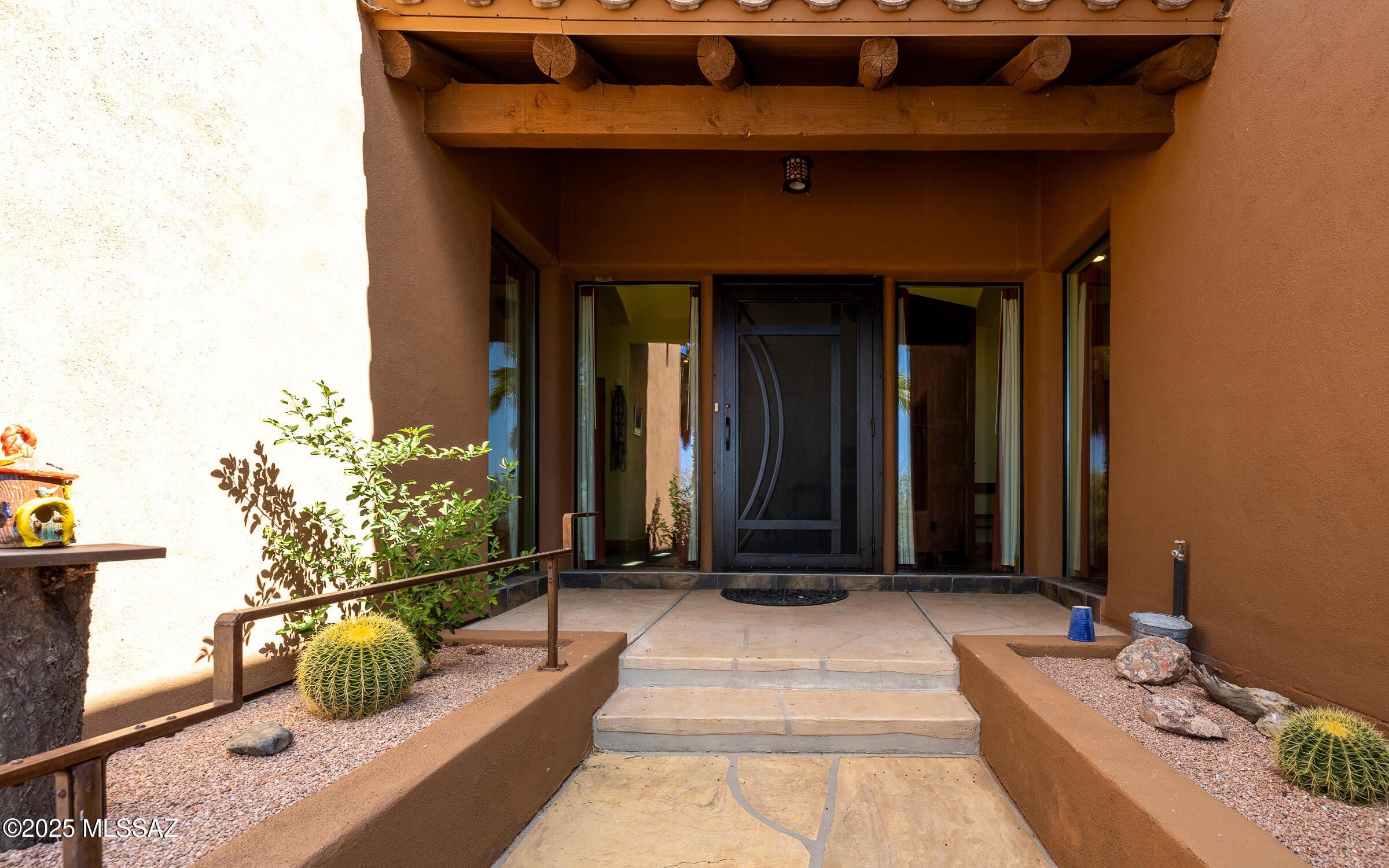 875 N Oakcliffe Court