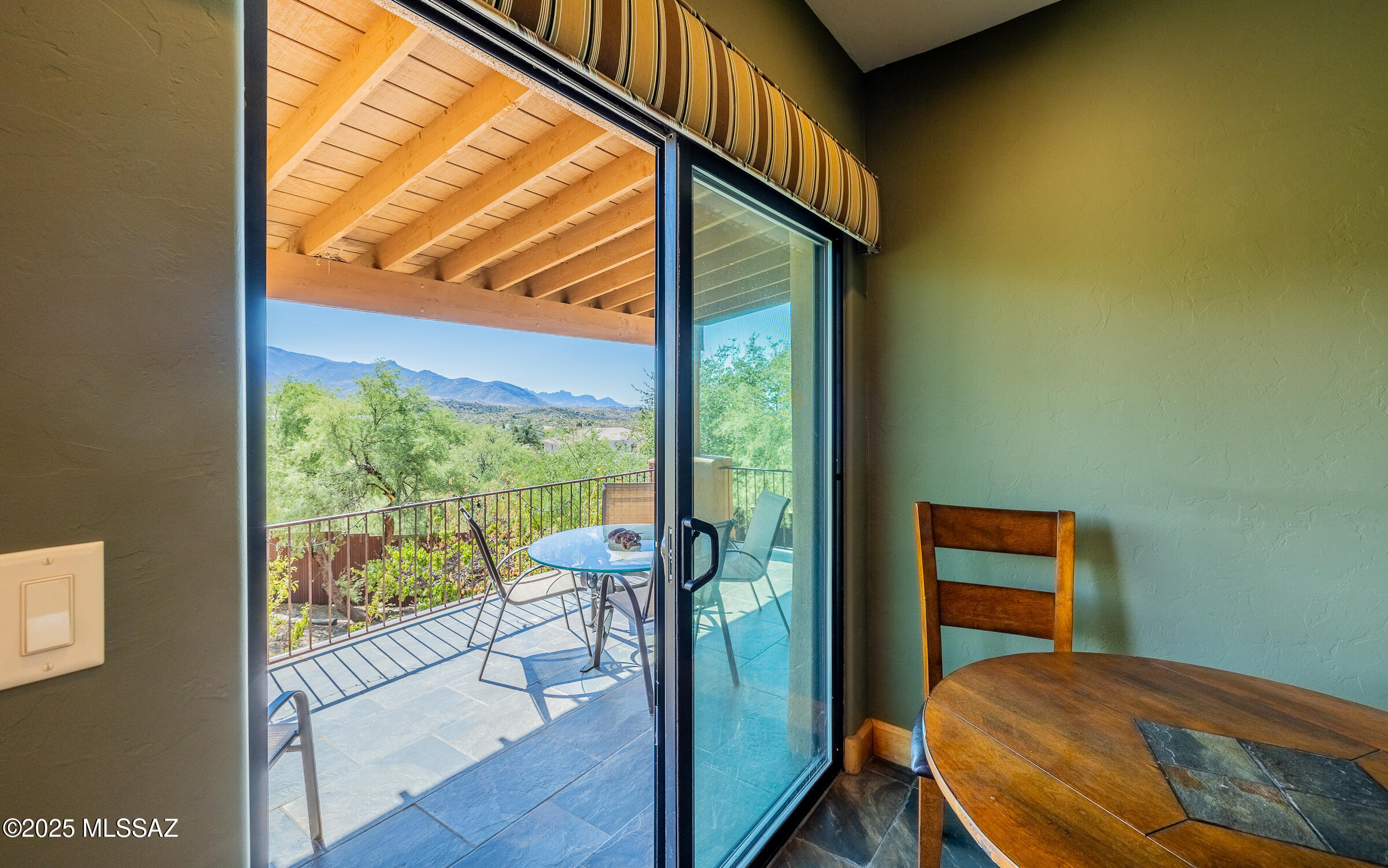 875 N Oakcliffe Court