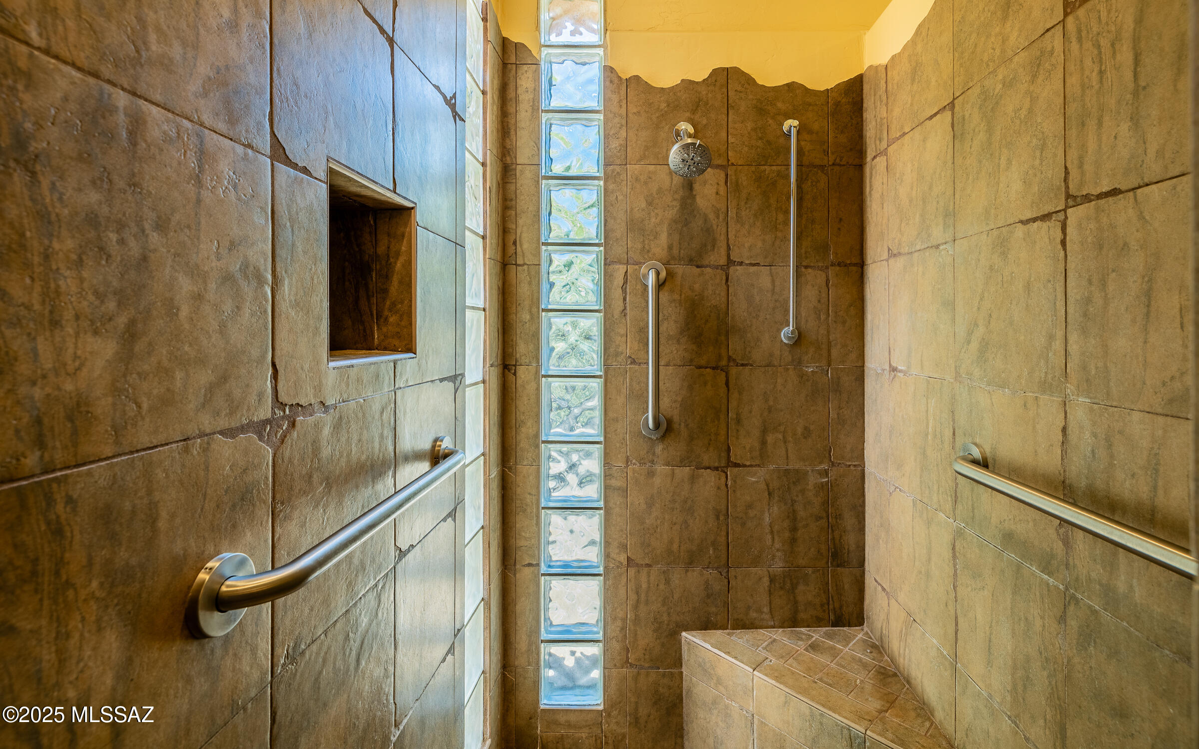 875 N Oakcliffe Court