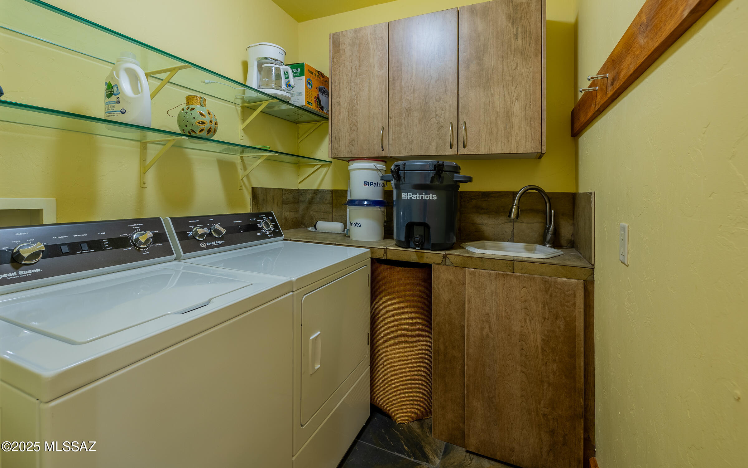 875 N Oakcliffe Court