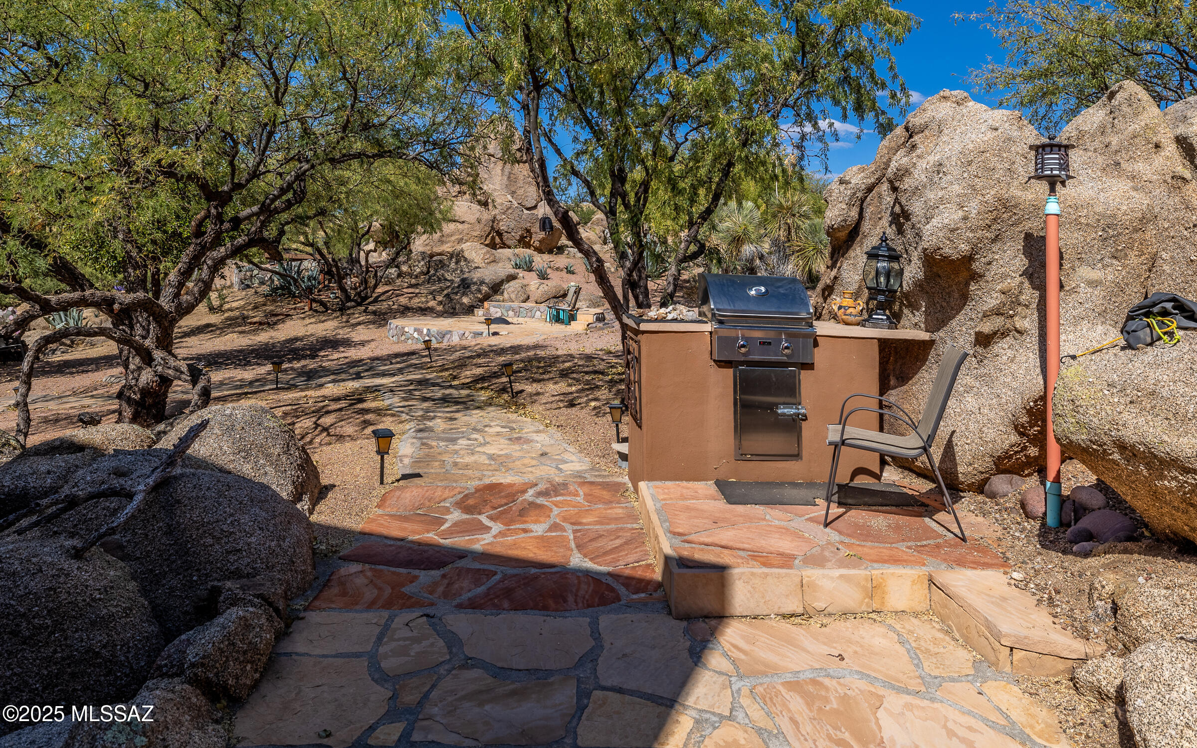 875 N Oakcliffe Court