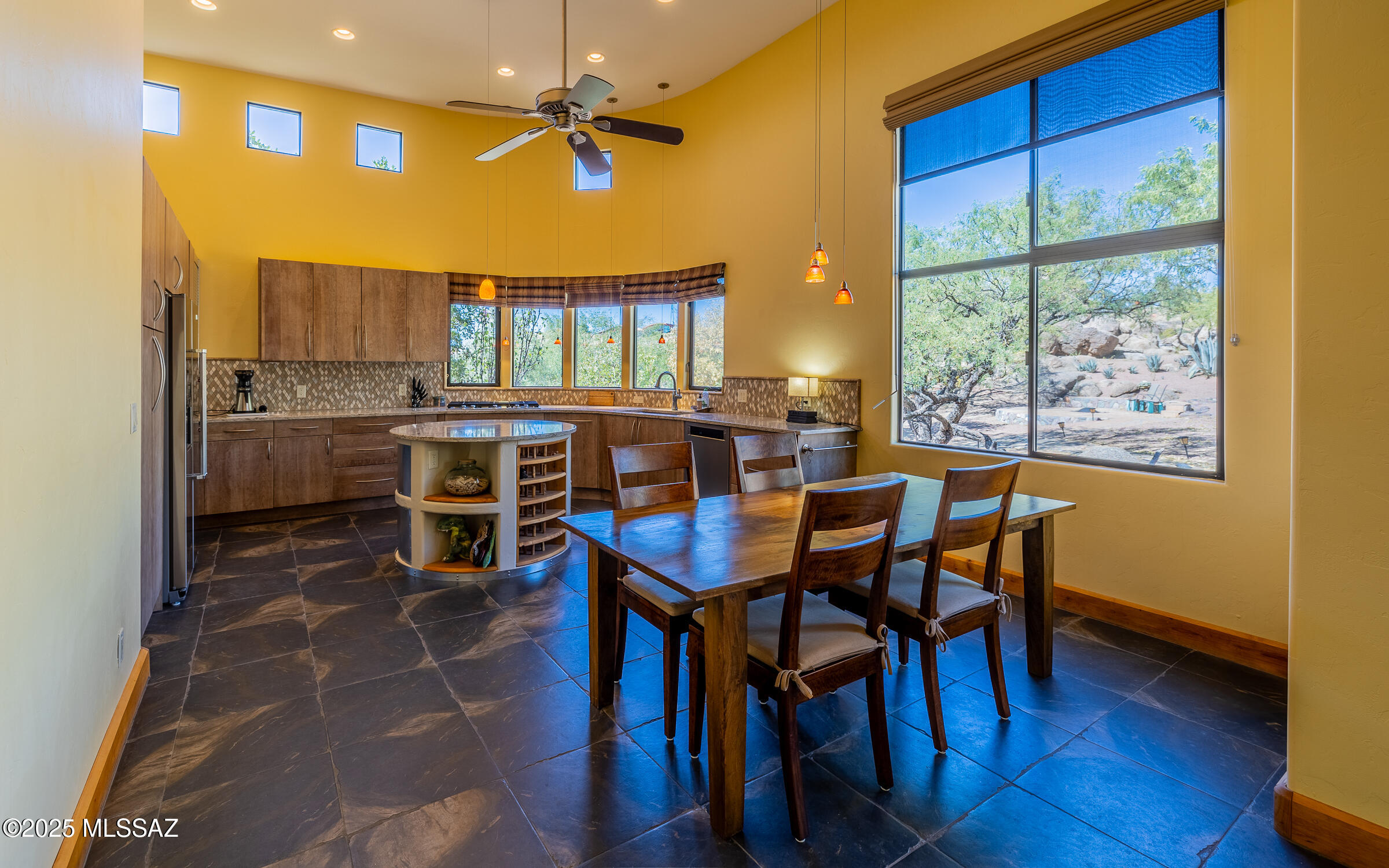 875 N Oakcliffe Court