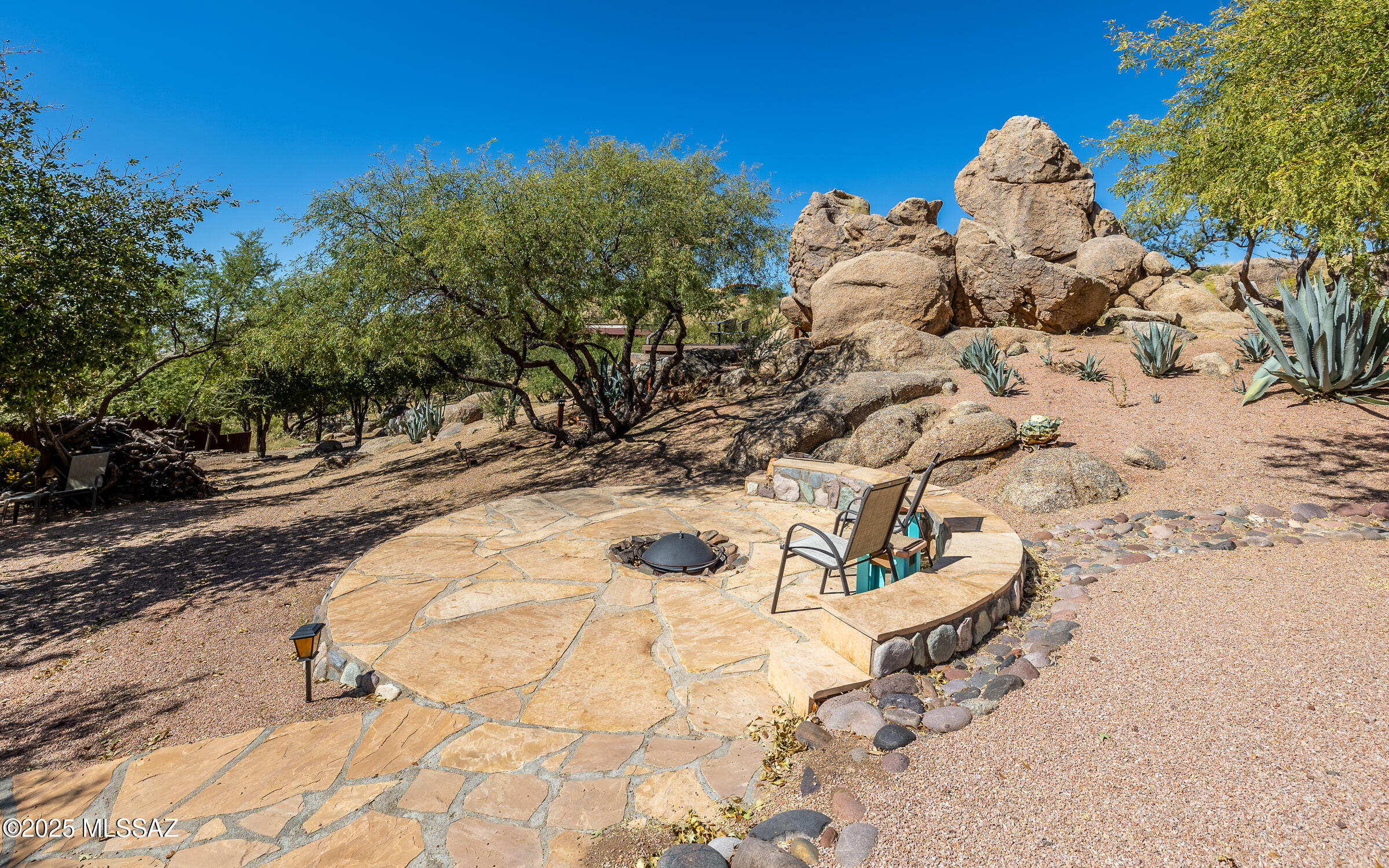 875 N Oakcliffe Court