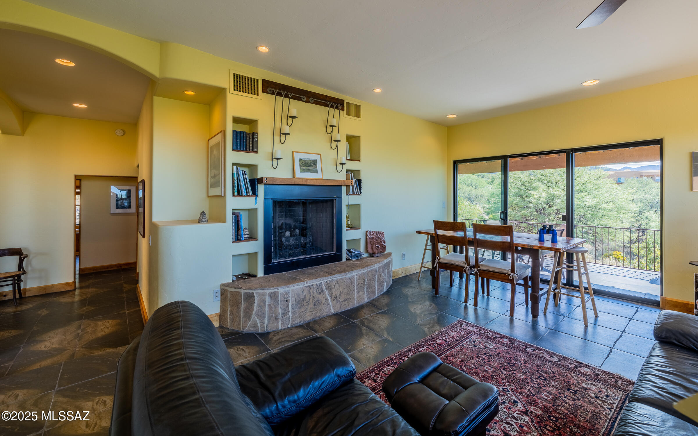 875 N Oakcliffe Court