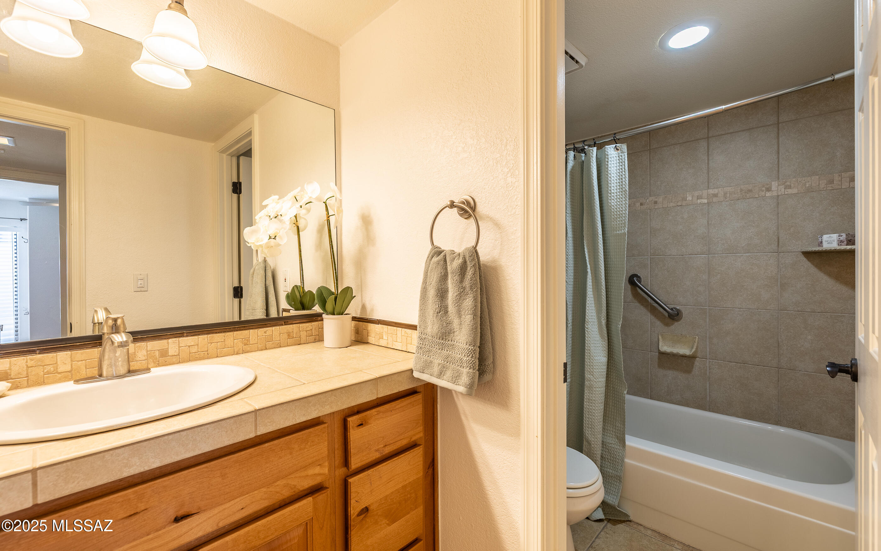 6651 N Campbell Avenue Unit: APT 133