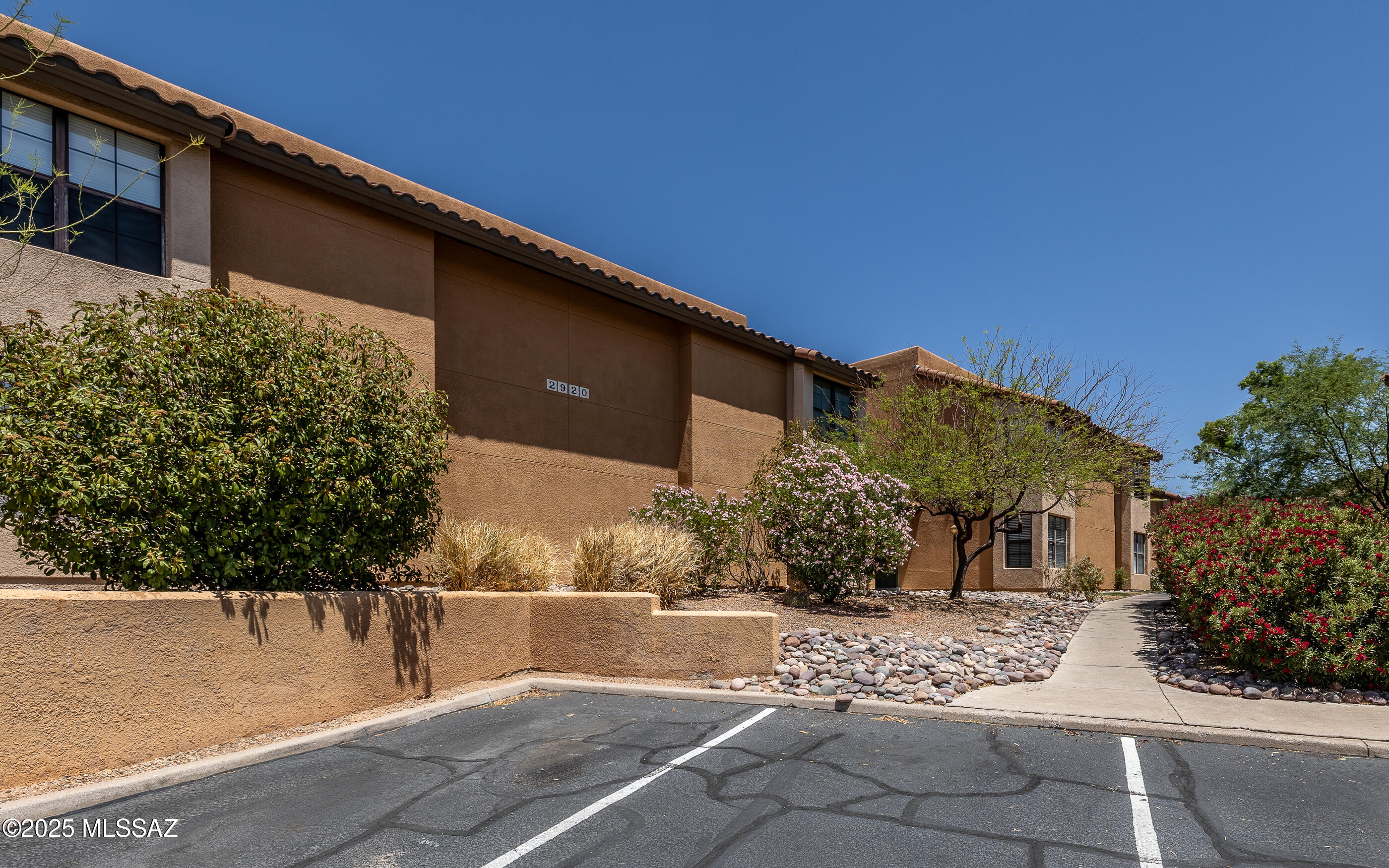 6651 N Campbell Avenue Unit: APT 133